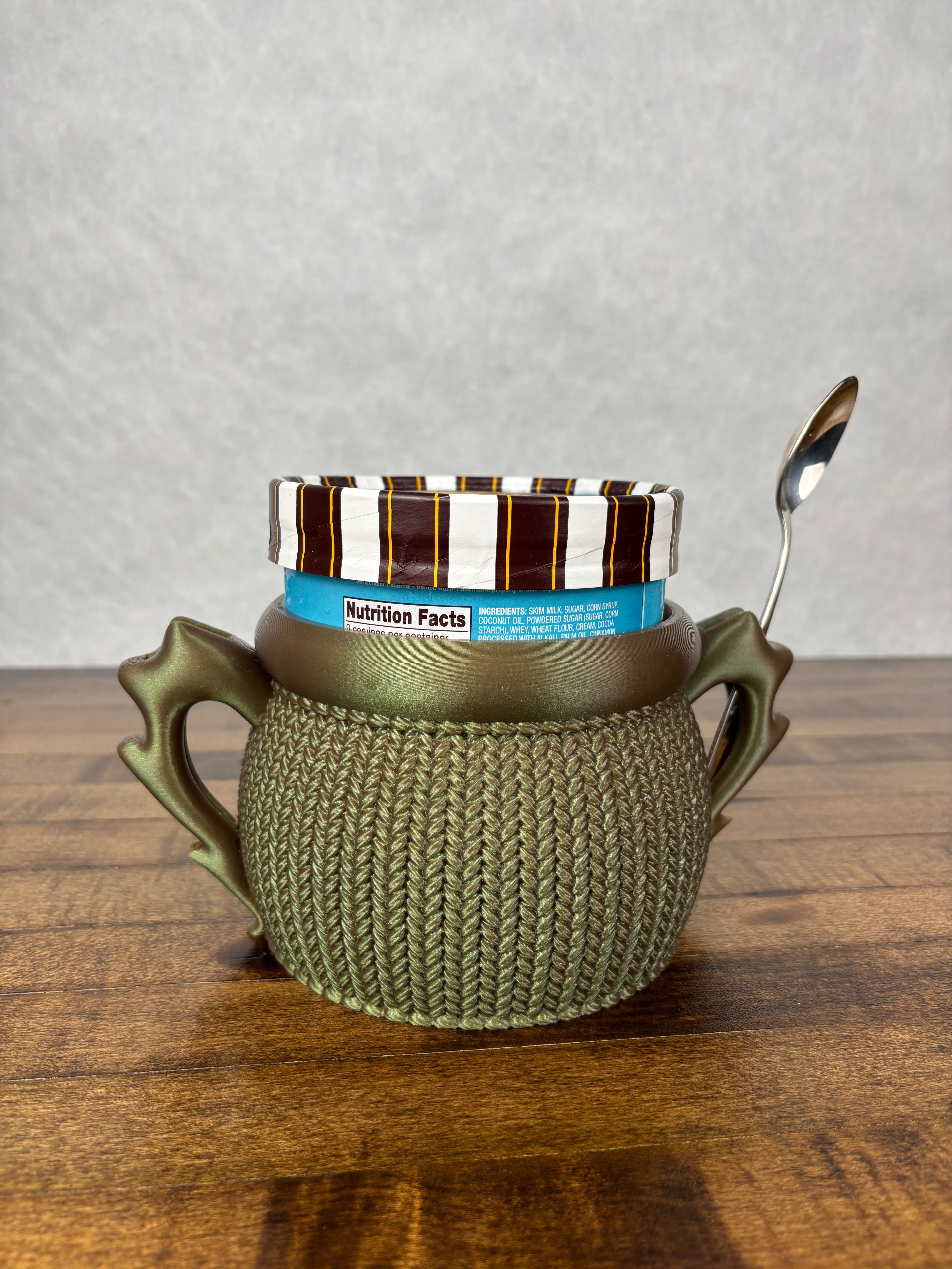 Knitted Pot with Handles 3d model