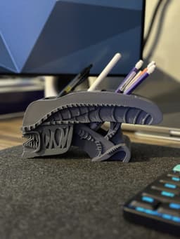 Alien Romulus Pencil Organizer 3d model