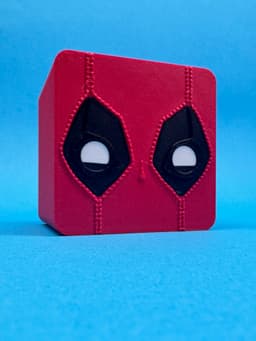 Great little print, lots of fun to display Love the detail on face 3d model