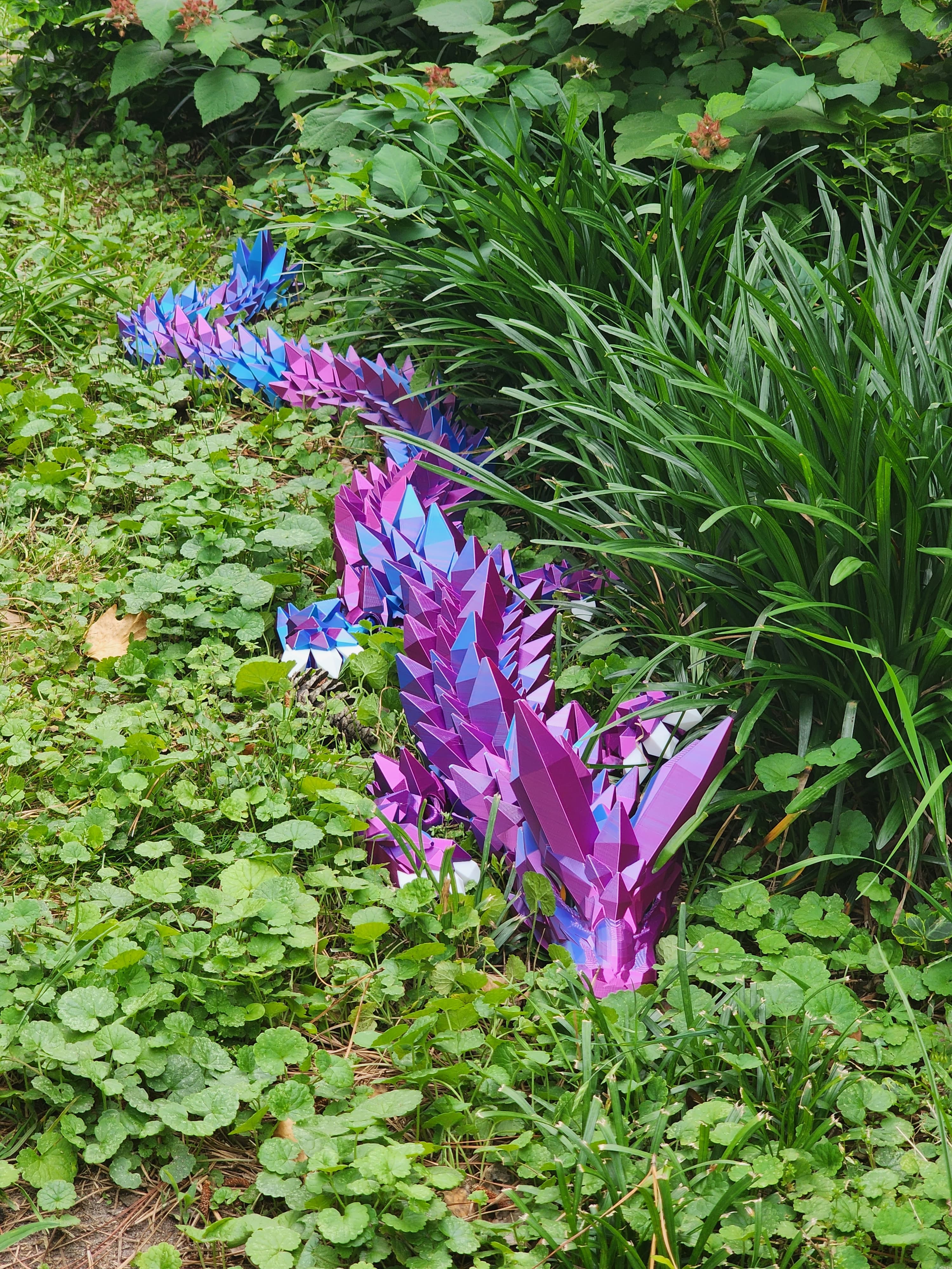 8 days later --- Shelby is born!
Dual color silk: https://a.co/d/gzxLYVR