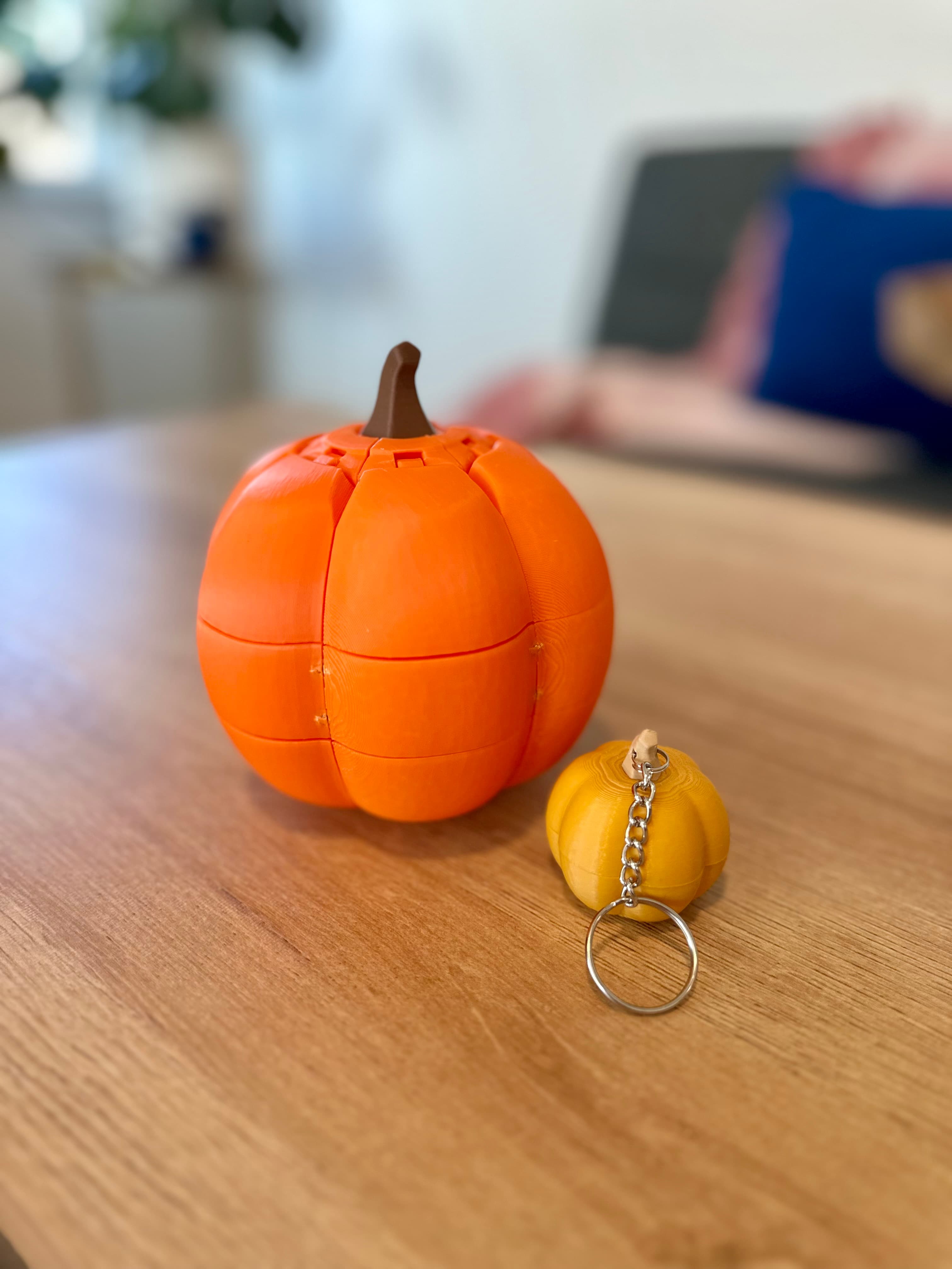 I printed everything using the 3mf and it turned out great! I haven’t printed the large pumpkin yet since I didn’t have enough filament left for it but the small one was fine for me. Definitely follow the assembly directions or it can be a bit difficult to assemble 😅 (the assembly issues were 100% my own error)
All around love the print!