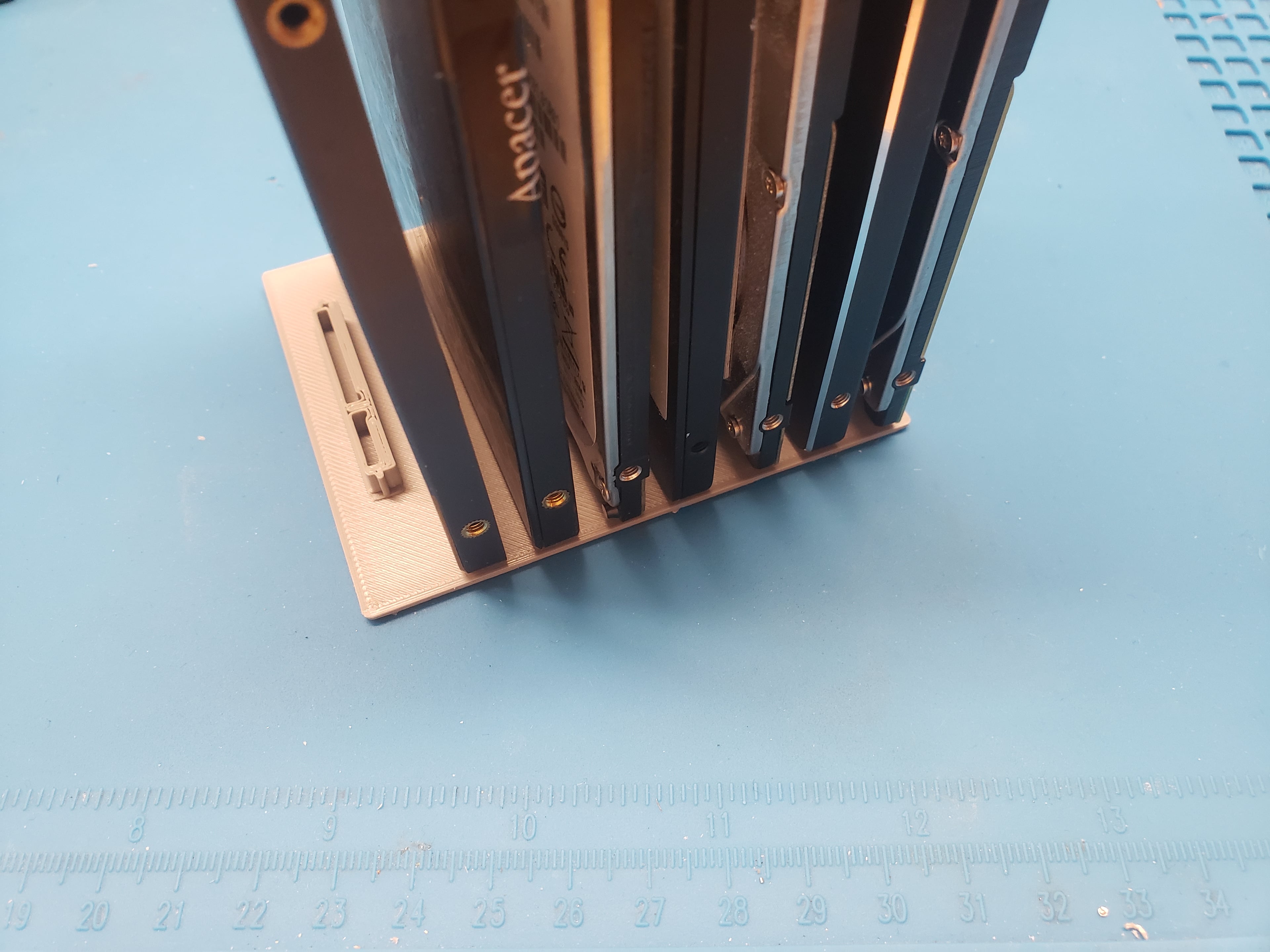 Parametric 2.5" SATA Drive Organizer "Backplane Style" 3d model