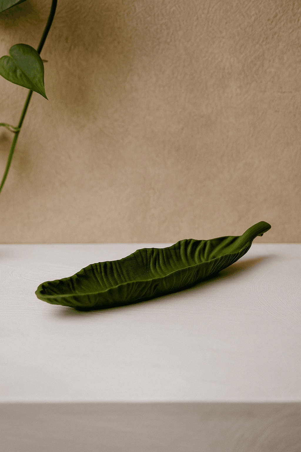 Leafy Tray — Matte Green Decorative Tray 3d model