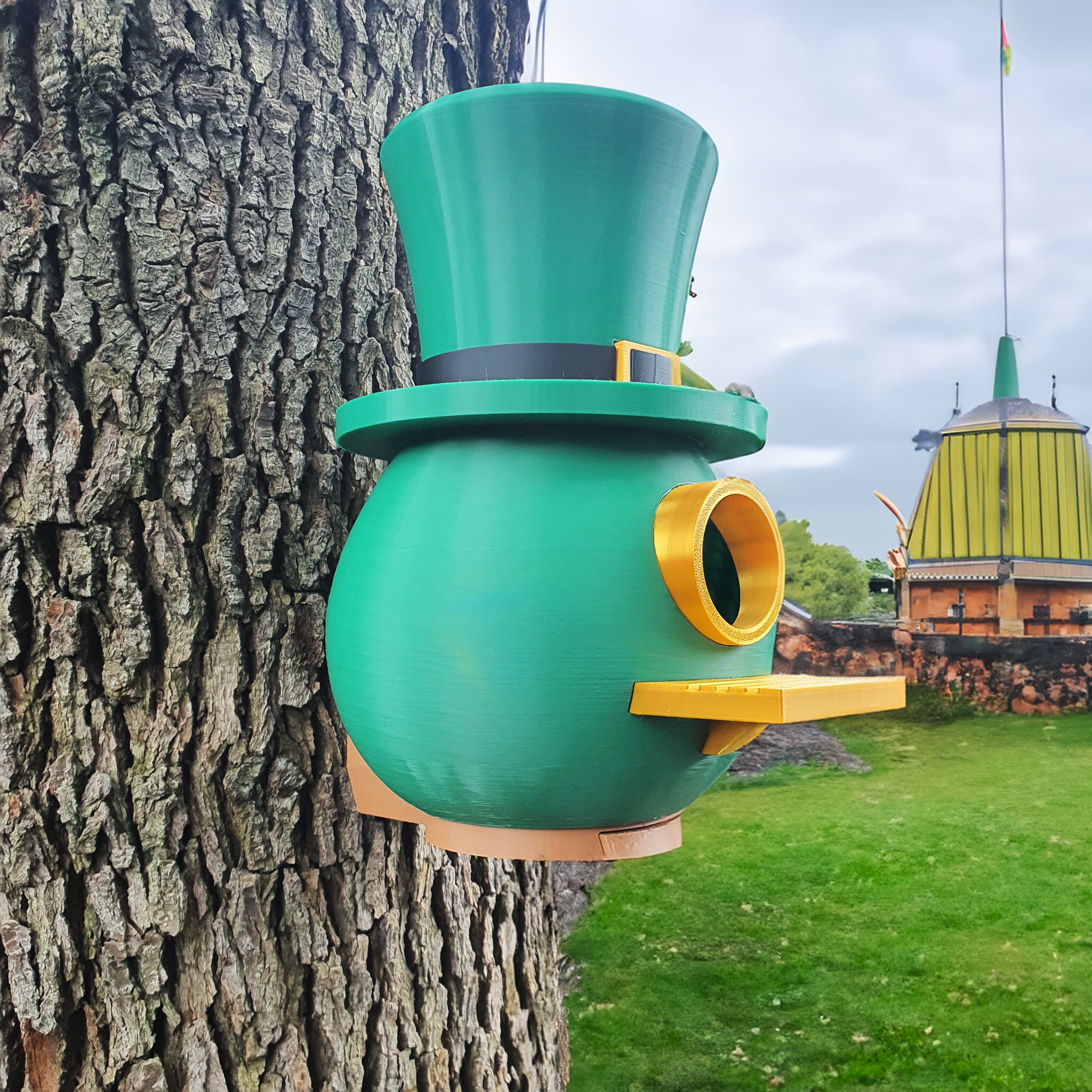 LUCKY TOP HAT BIRD HOUSE 3d model