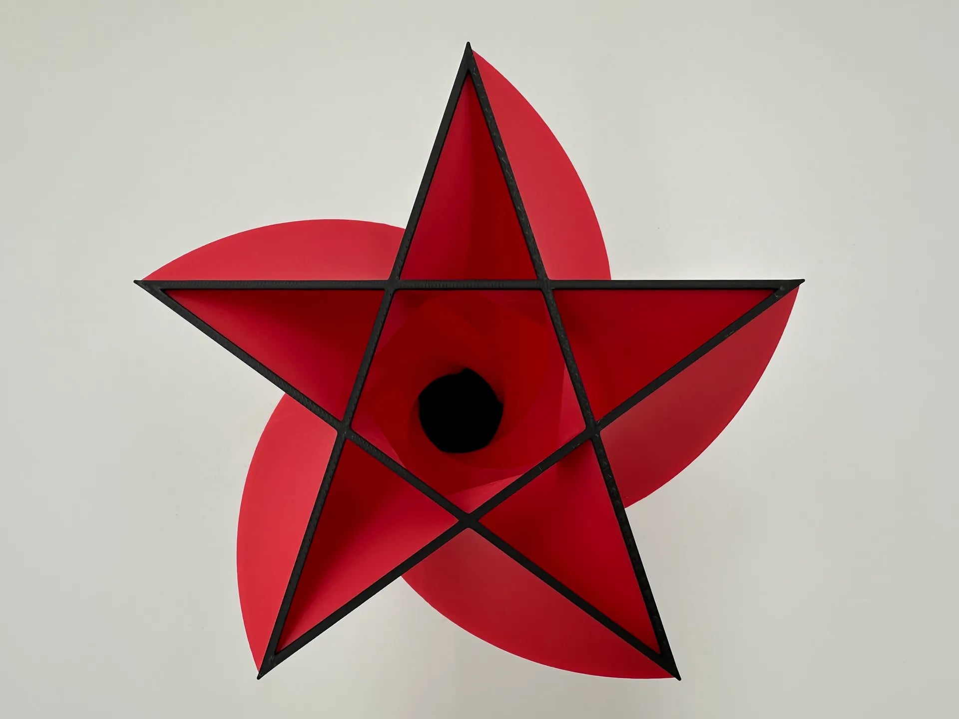 Twisted Pentagram Vase 3d model