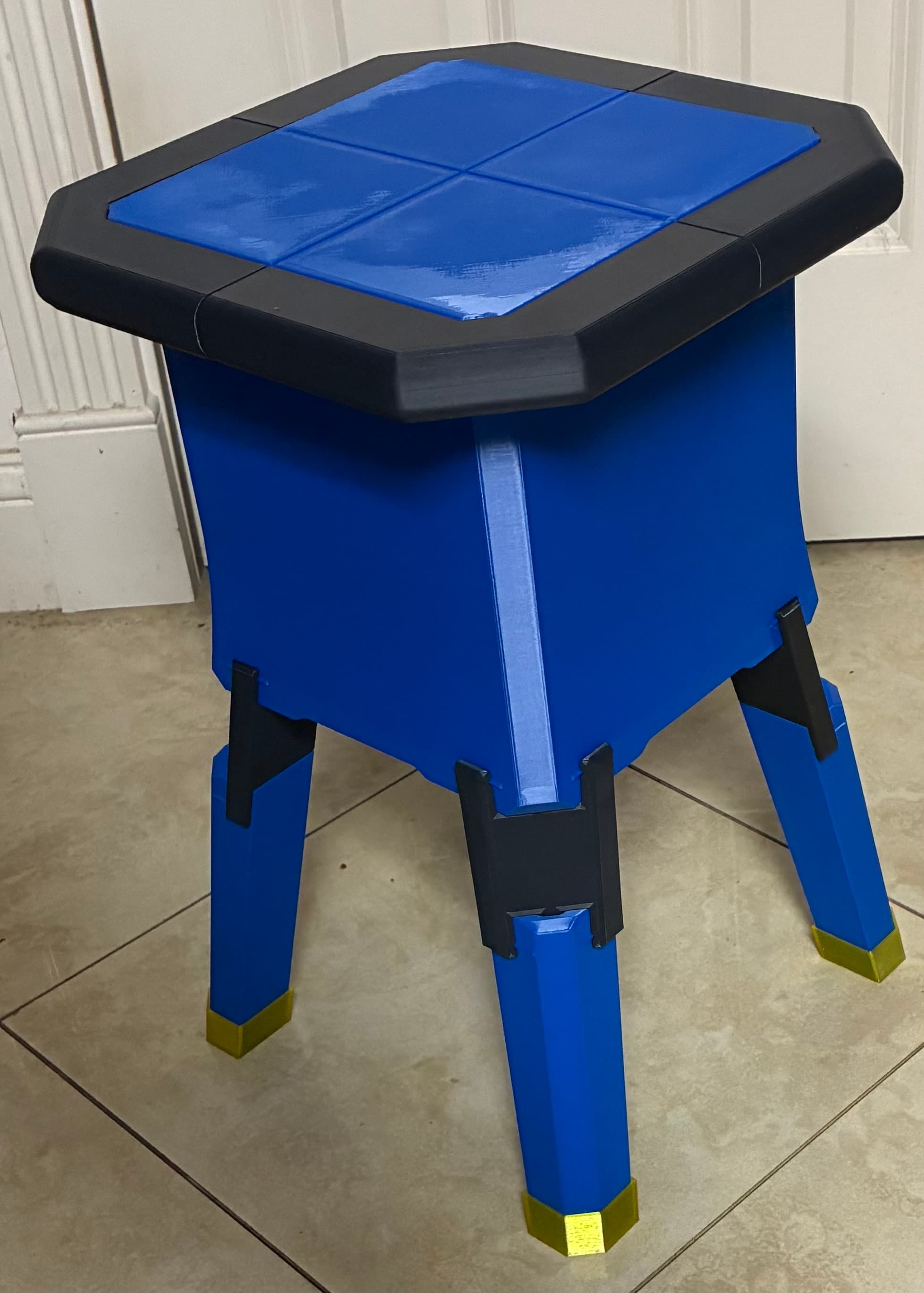 An amazing design, clocking in at 68.5 hours of printing using almost 2.5 kg of filament. I printed this in 3D-Fuel PCTG with TPU "shoes" (and spent quite a few minutes figuring out how to box it up). A bit of a slog but well worth the effort. Kudos to Gazzaladra!