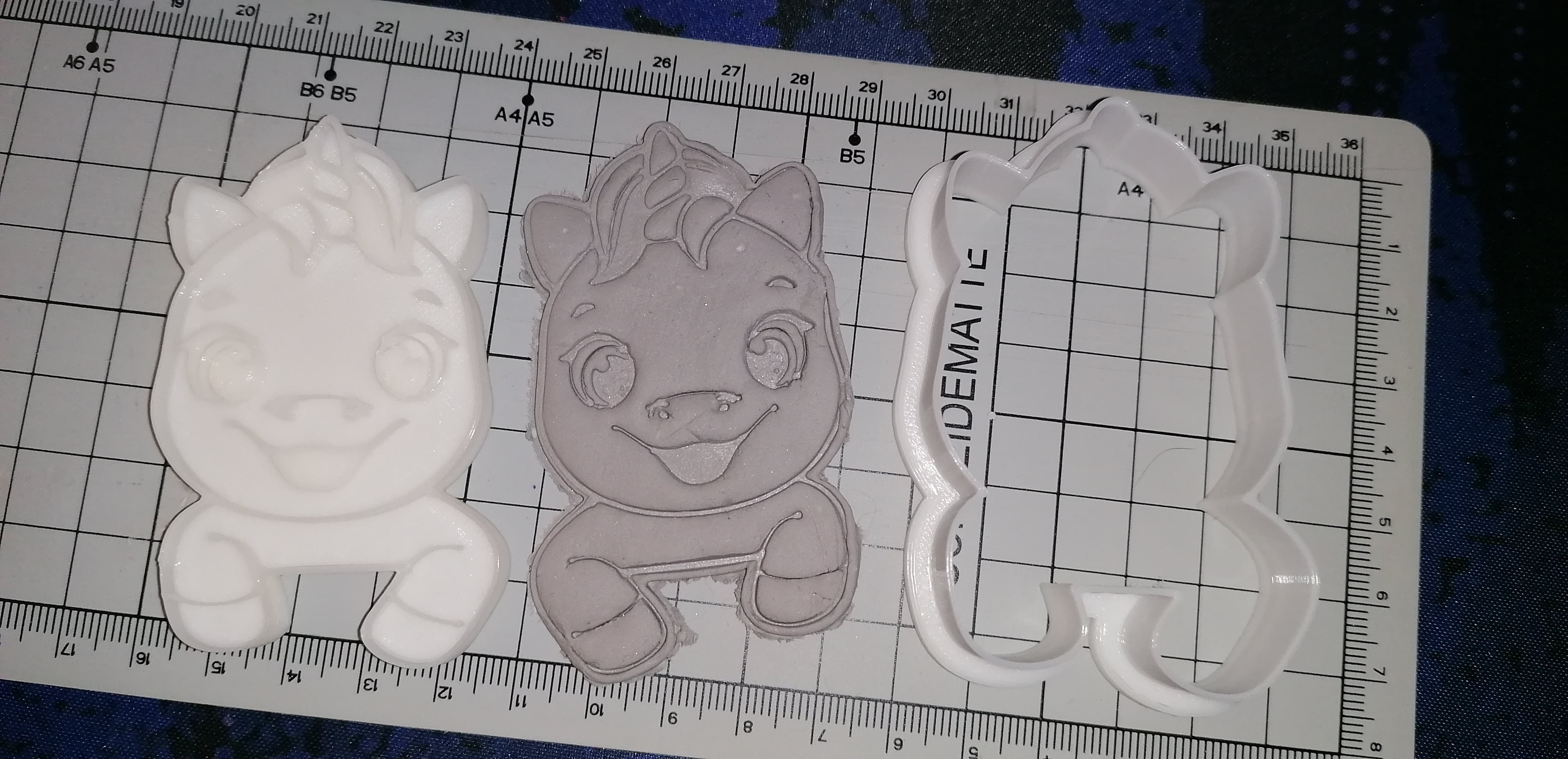 cookie cutter unicorn smiling 3d model