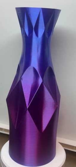 Filament: BL PLA-Silk Aurora Purple. I reduced outer speed to 40 mm/sec (as BL recommended) and layer lines are almost invisible. 3d model