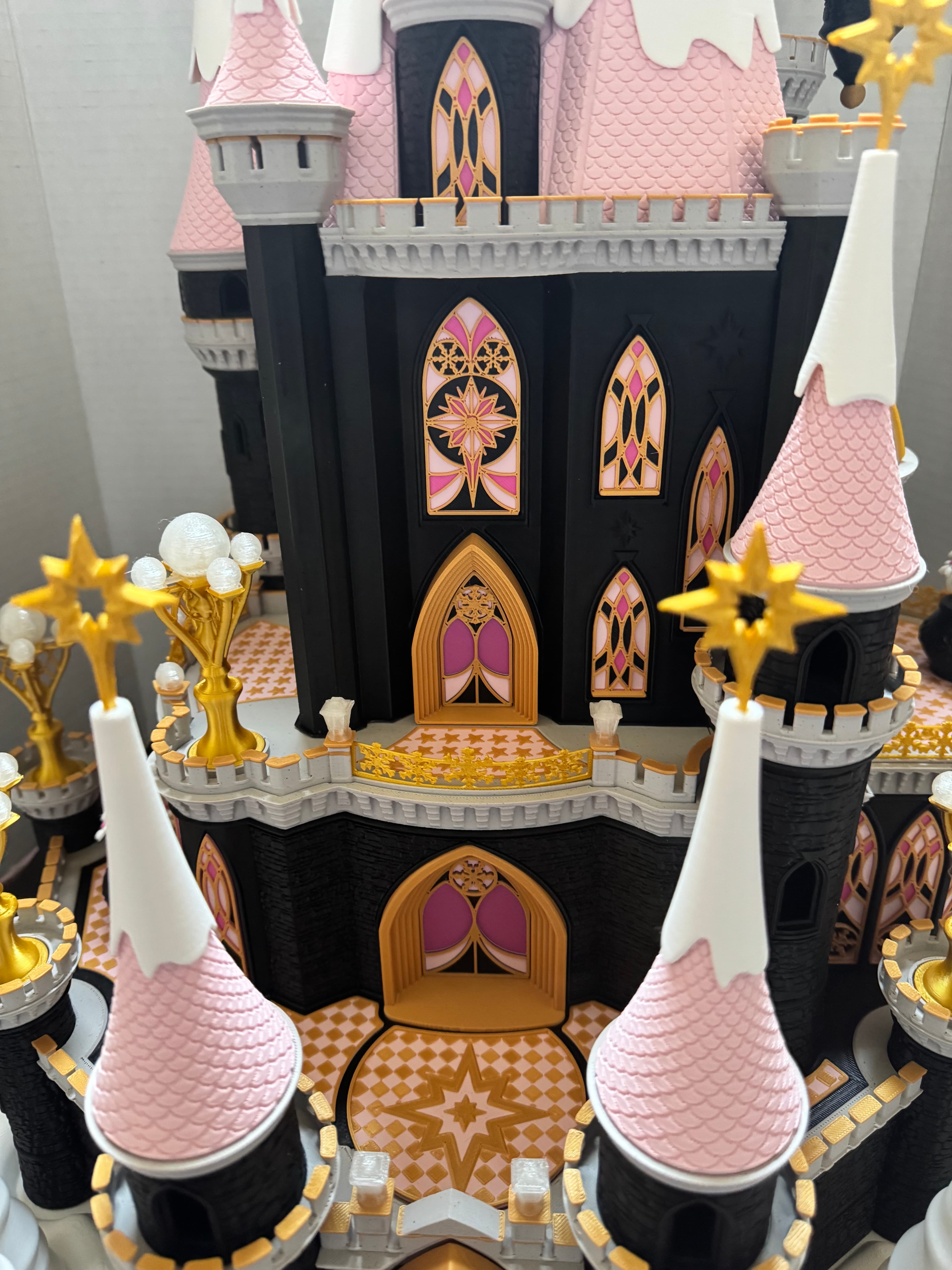 I just finished printing this castle for my daughter's Christmas present. She chose the color combination.
The printer used was Anycubic Kobra 3 Combo.
Great job designing this Fulvio.