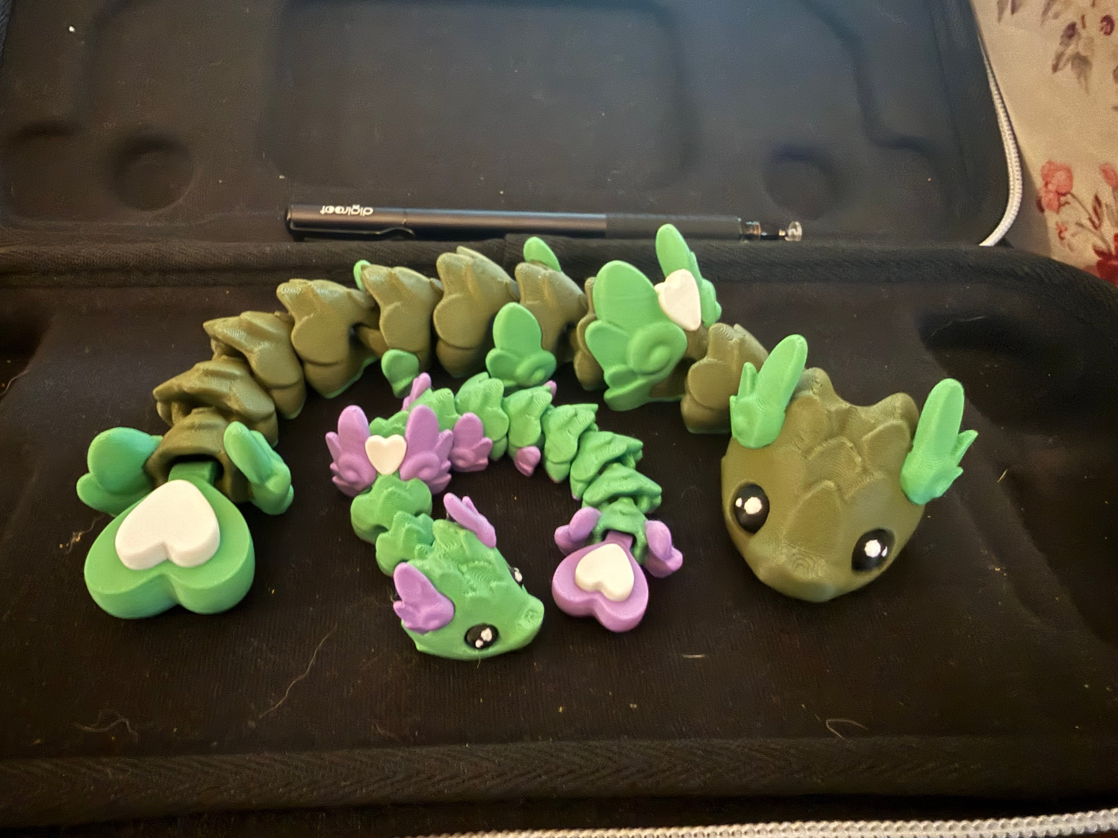 My kiddo has been eyeing flexi dragons, and I'm excited to surprise him with this.
Printed at 100% and 60% size!