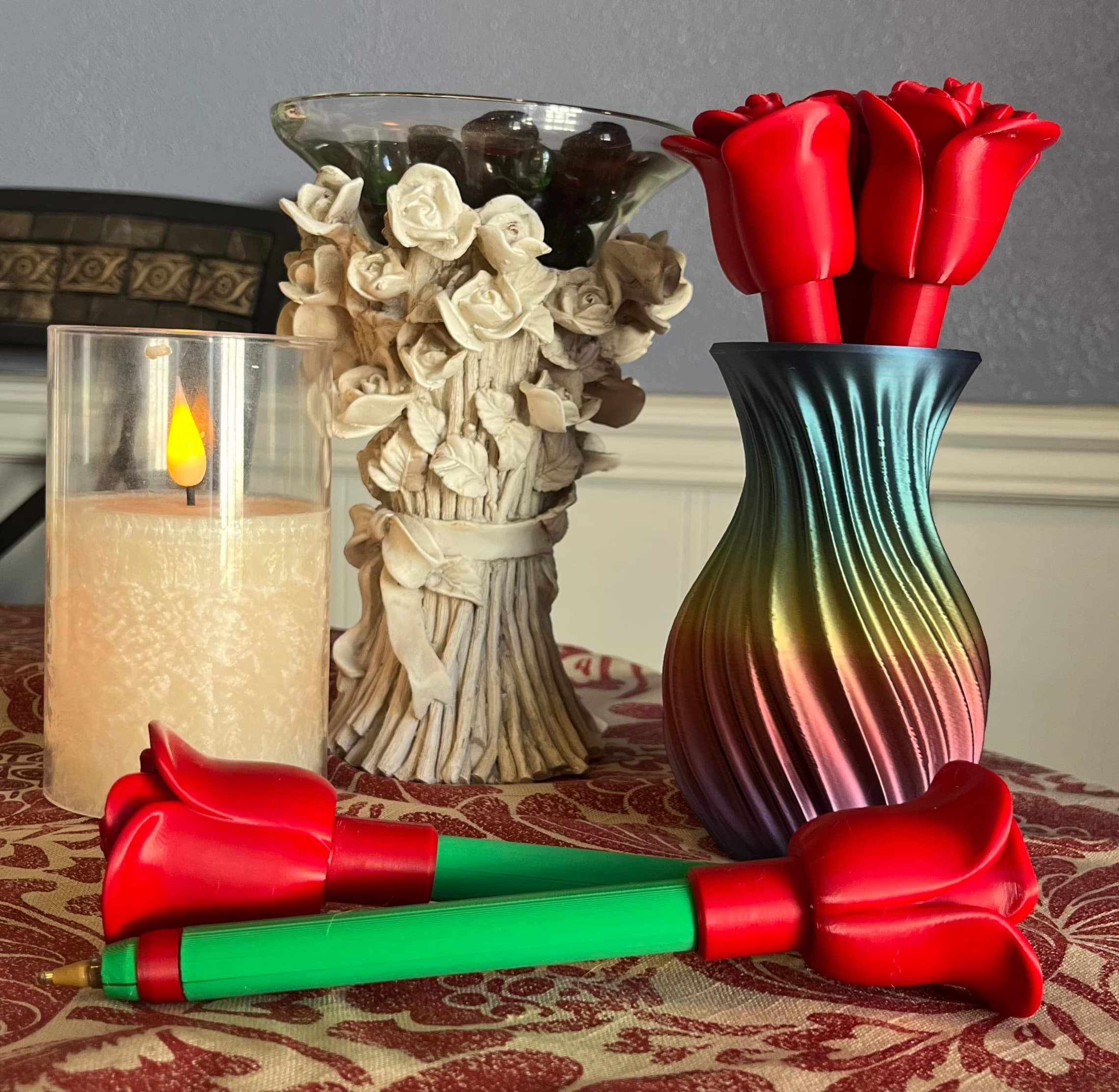 Perfect rose pens in Polymaker Green Basic PLA and eSun Fire Engine Red PLA+