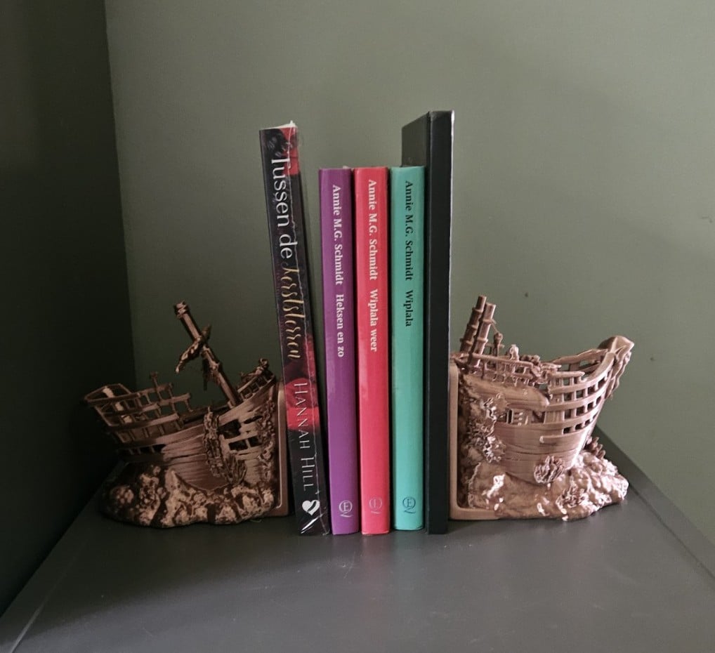 Dark Ocean Ship Bookends.stl 3d model
