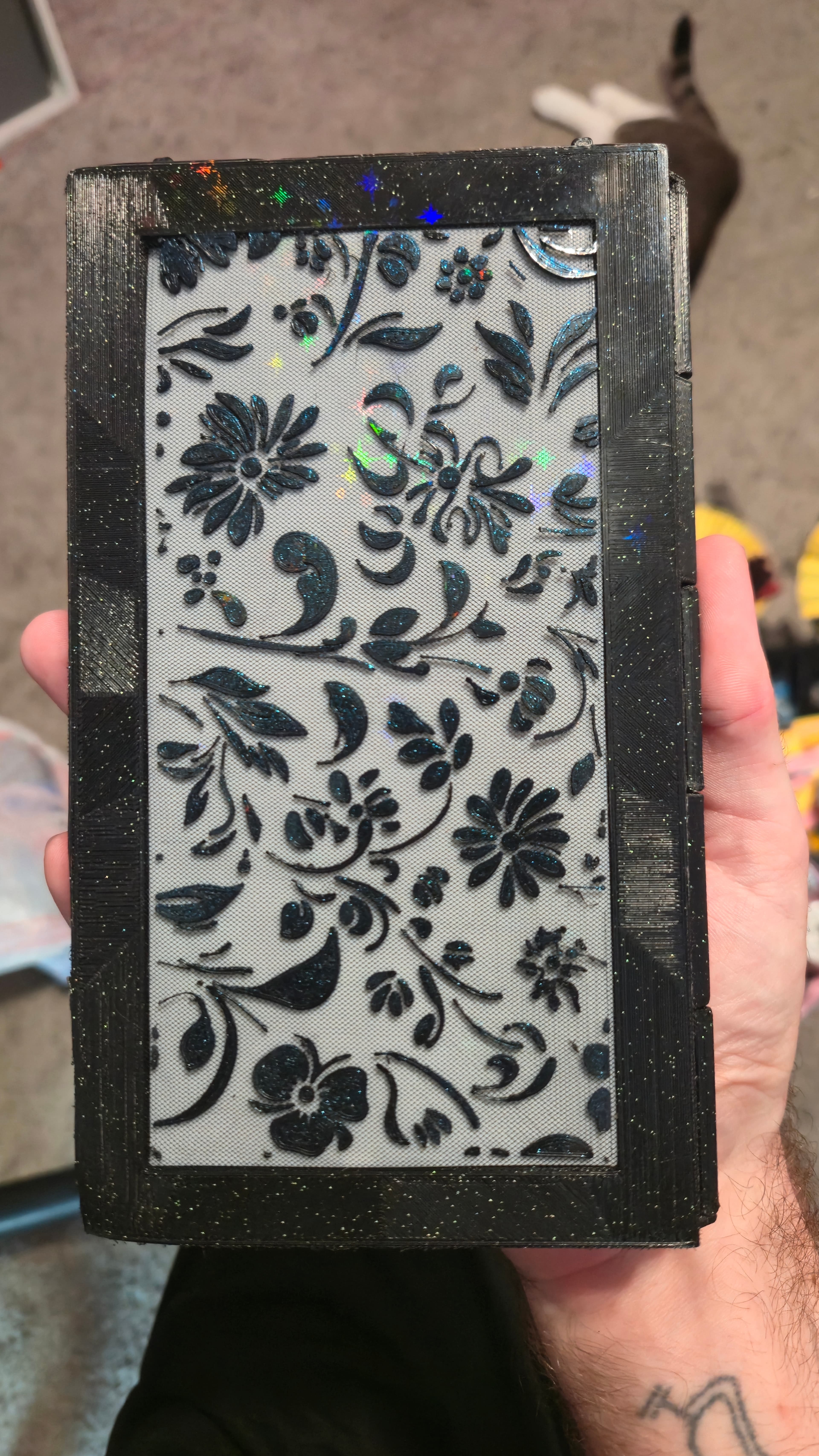 Really cool model! I did my own take on a floral pattern and made a privacy screen for each side so the cards won't be visible. This was my first two stage print but it was really simple to line up and Kaizen's instructions are very thorough and easy to follow!