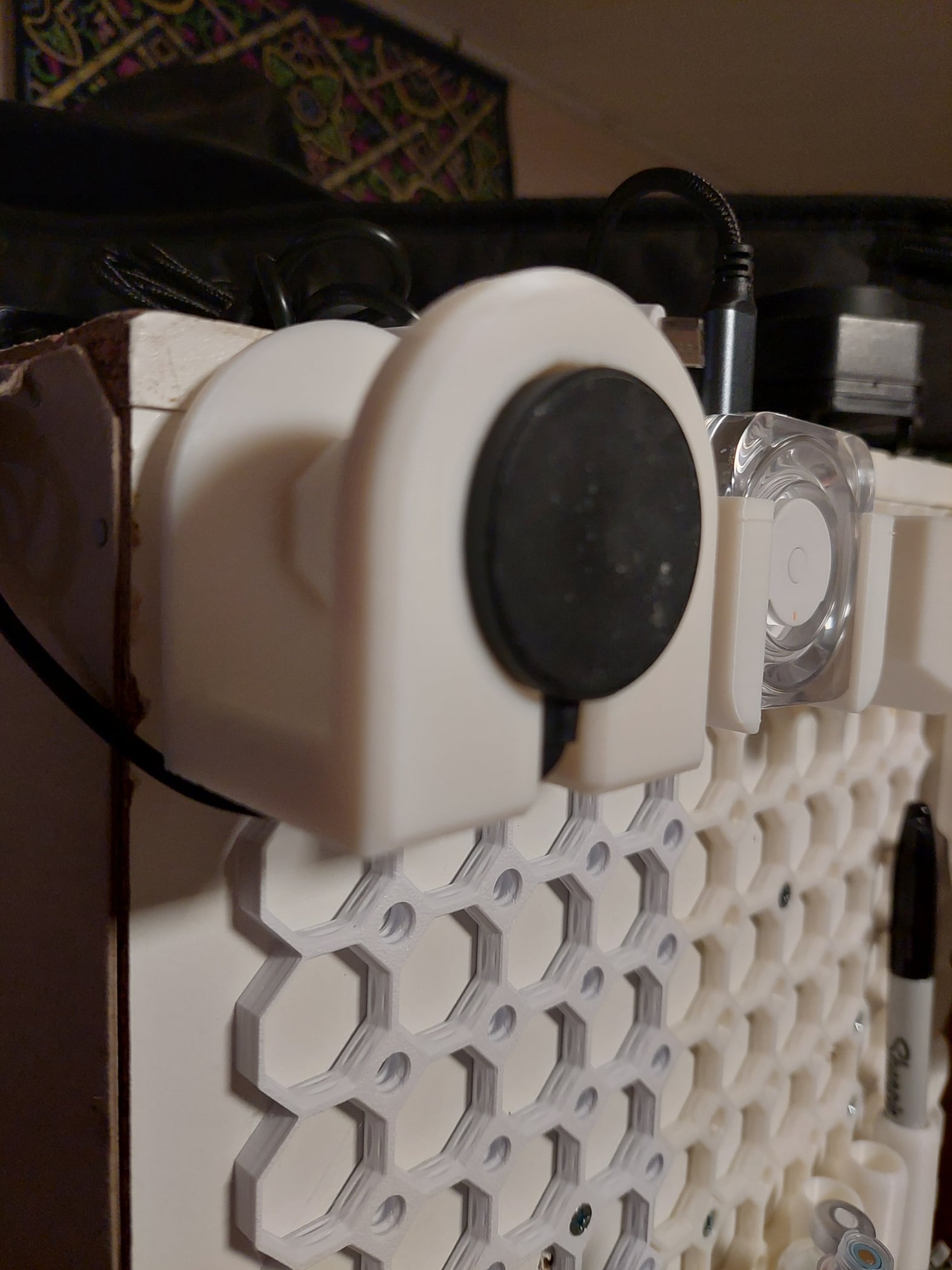 Multiboard - Upright Galaxy Charger Holder.stl 3d model