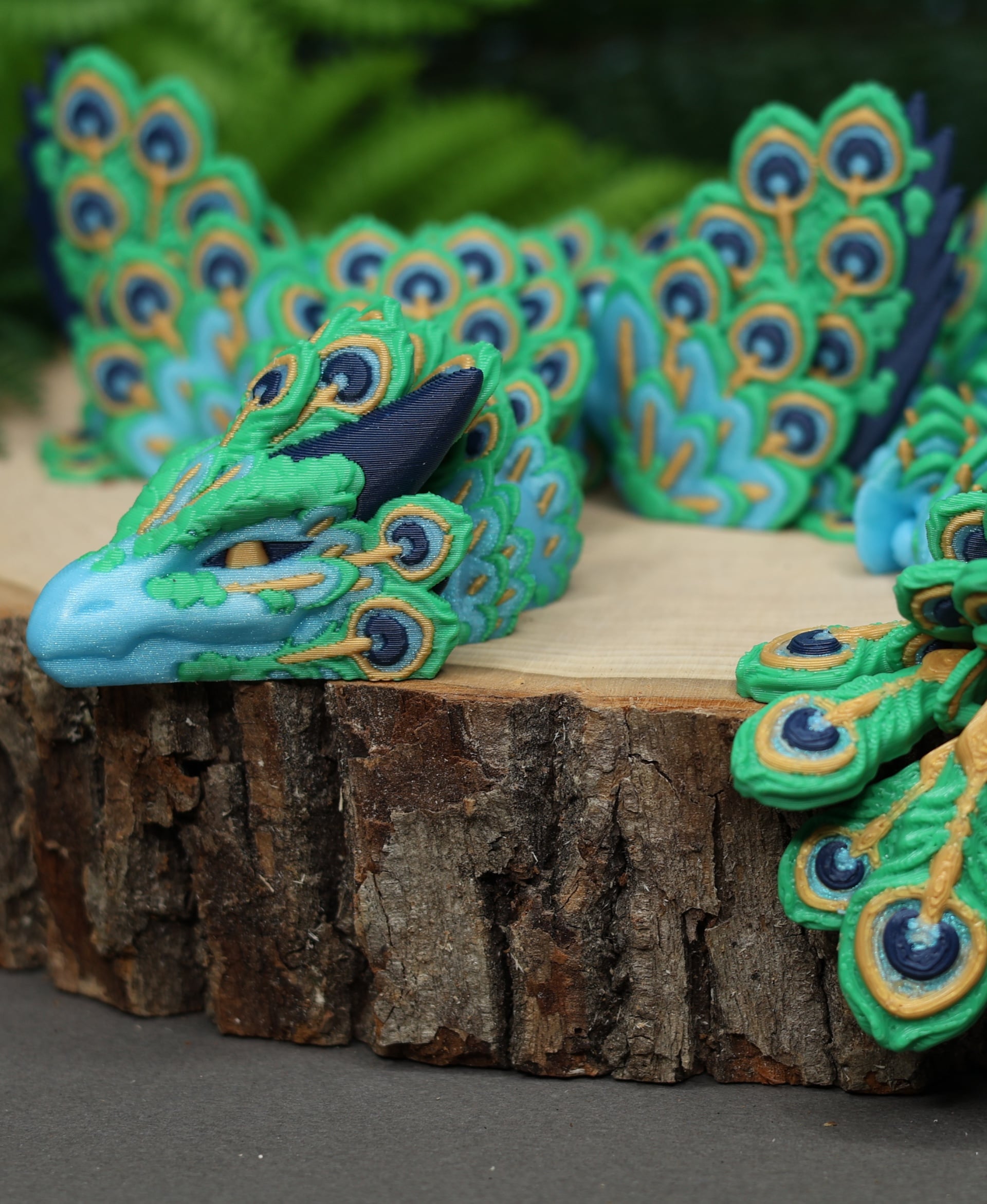 This model is insanely intricate and beautiful, love it! 🐉🦚