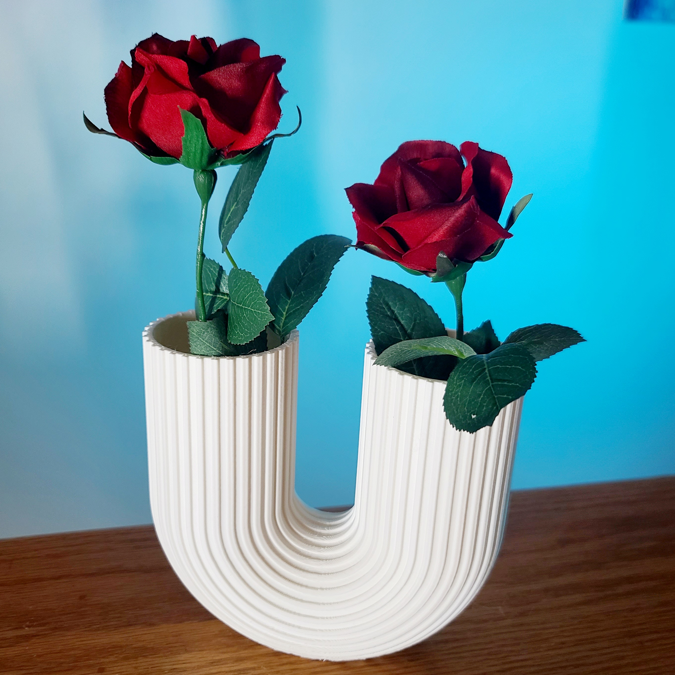 Affection Arc - U Shaped Modern Vase 3d model