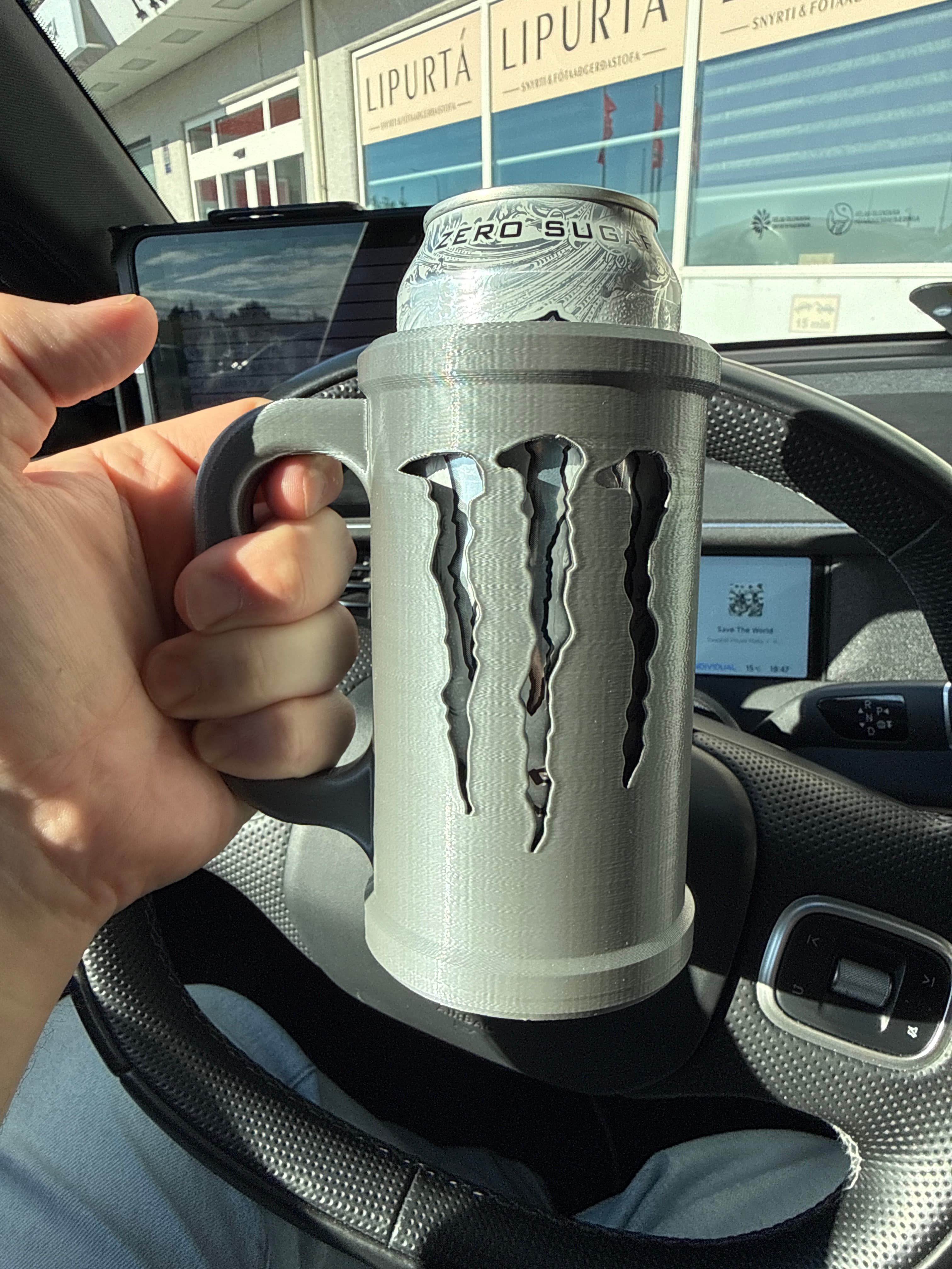 Nice and snugg for European 500ml can without being too thight