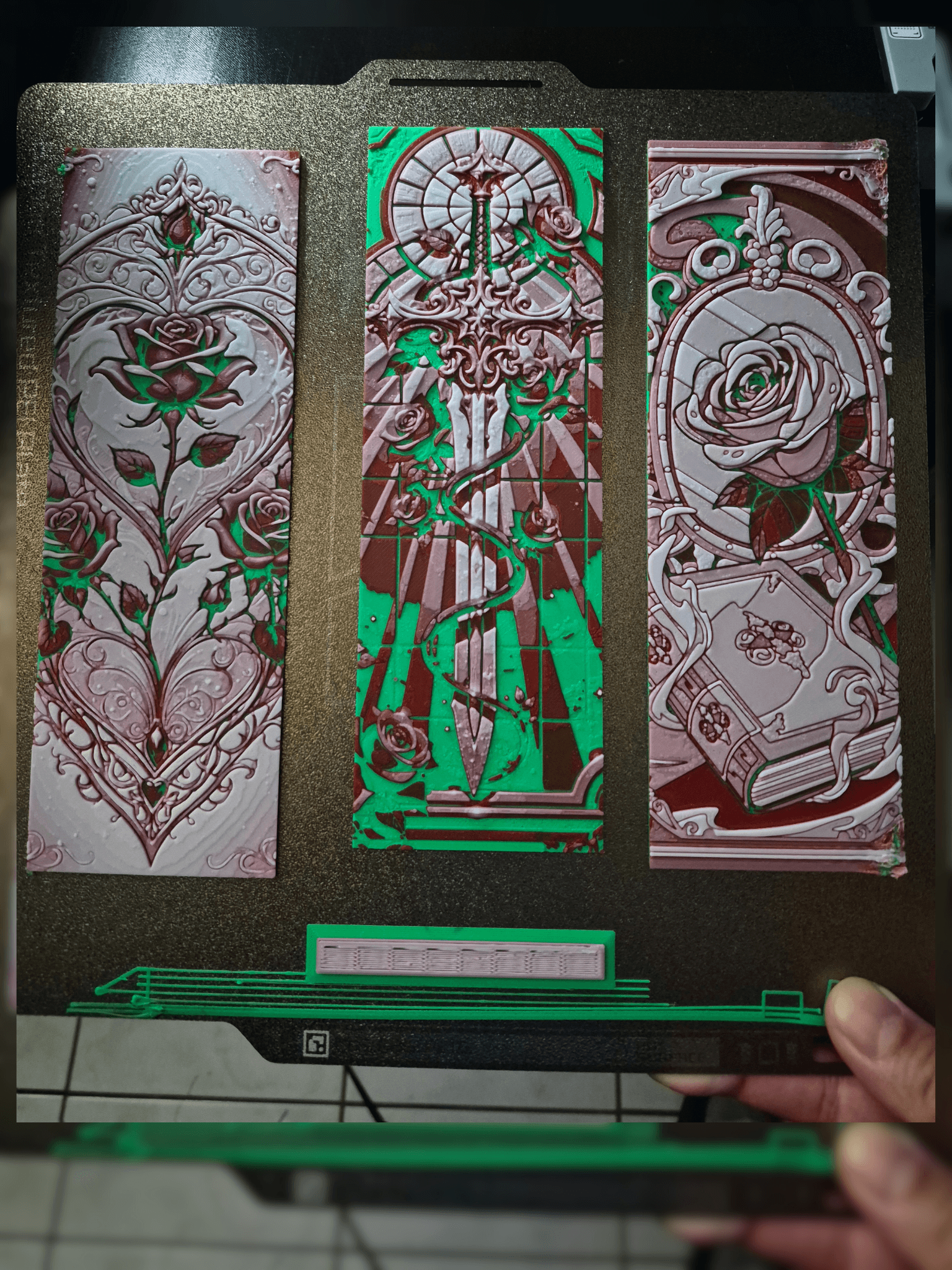 I decided to go with the green in the description for this unique look. The picture and file are set to black for the first color. Thank you for creating this for Valentine's Day.