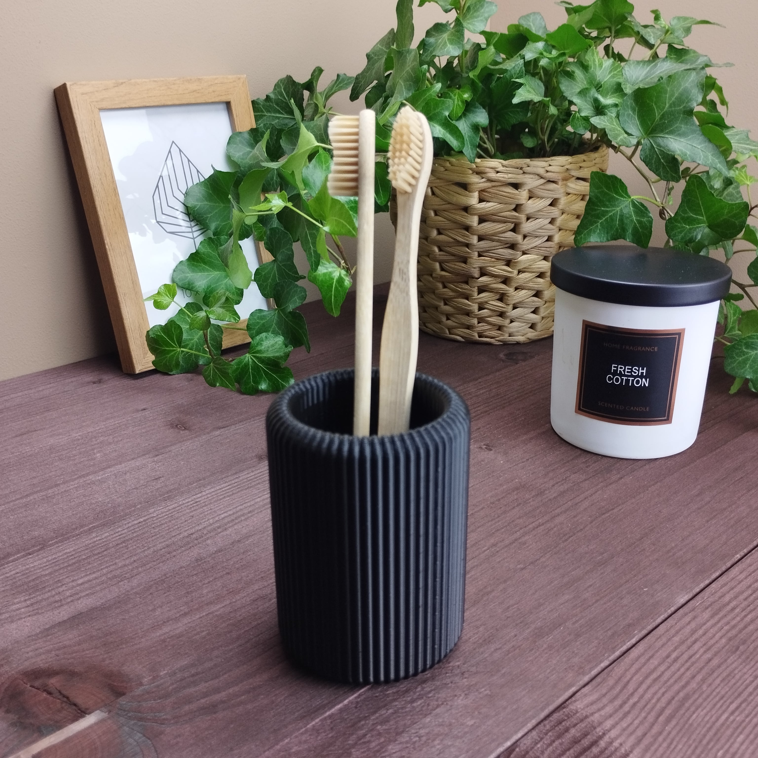 Modern Ribbed Toothbrush & Toothpaste Holder 3d model