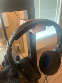side mounted headphone stand 3d model