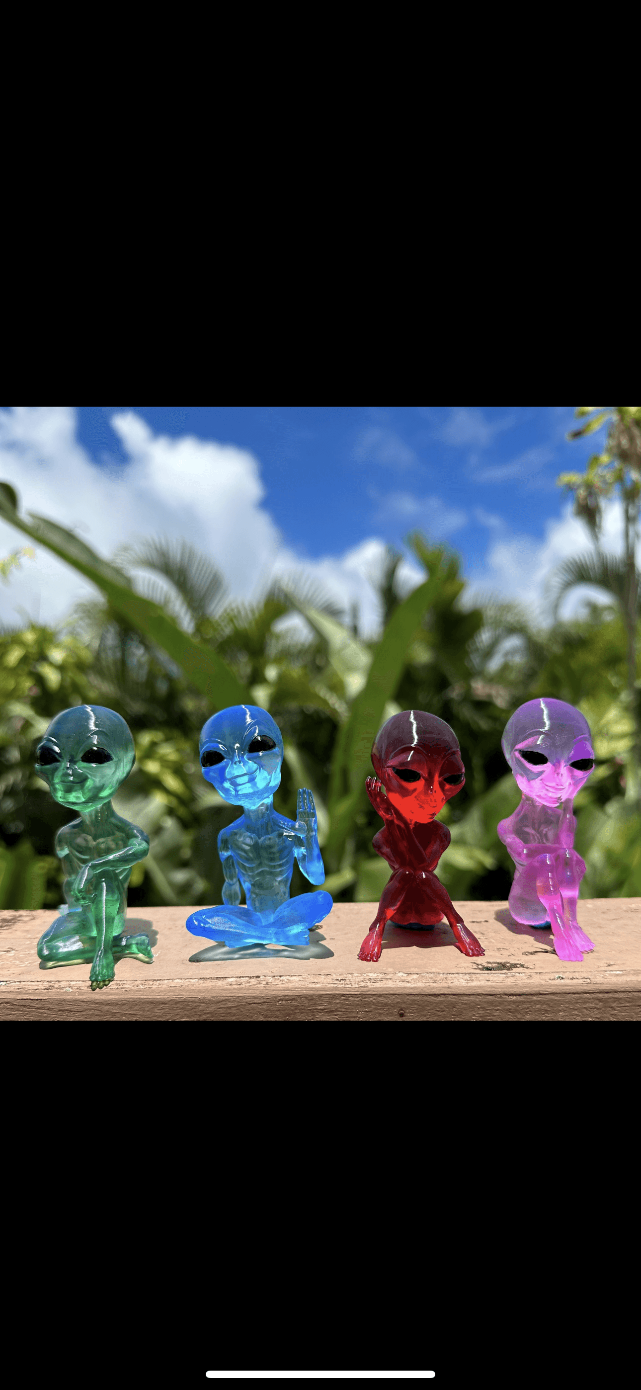 Printed in clear resin and Colored after the print with alcohol inks.