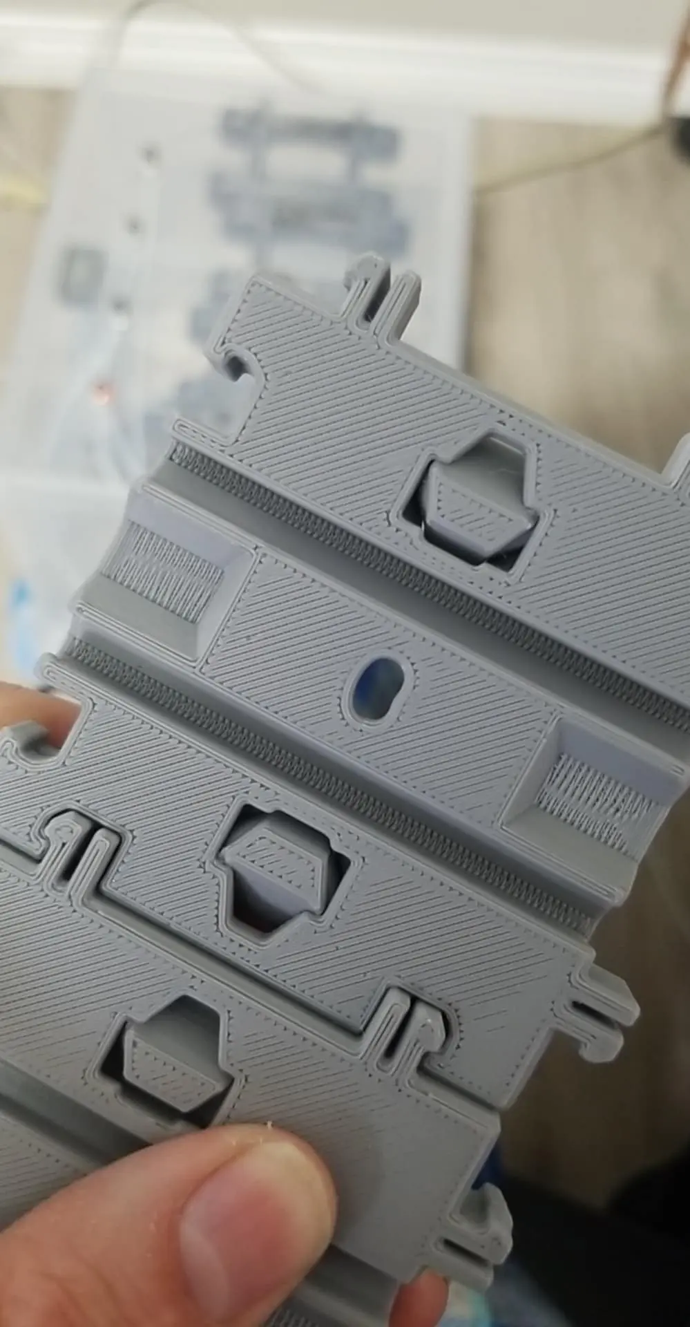 Looks great, but mechanisms nonfunctional due to extemely tight tolerances.