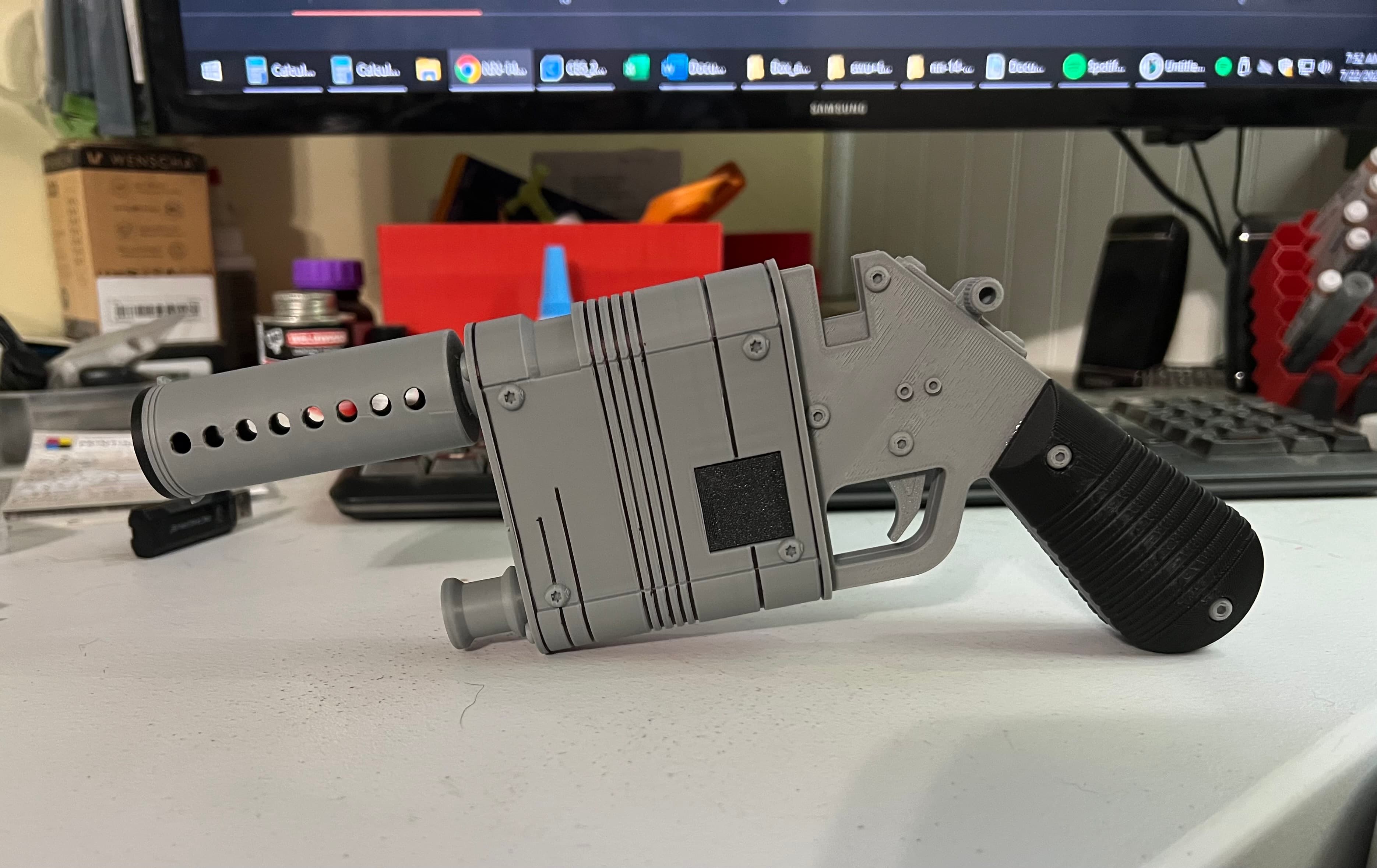 Actually printed with a Centauri Carbon.
Love the blaster. Your designs are always so awesome !! Very easy and quick print and build. A nice little change up from the norm.