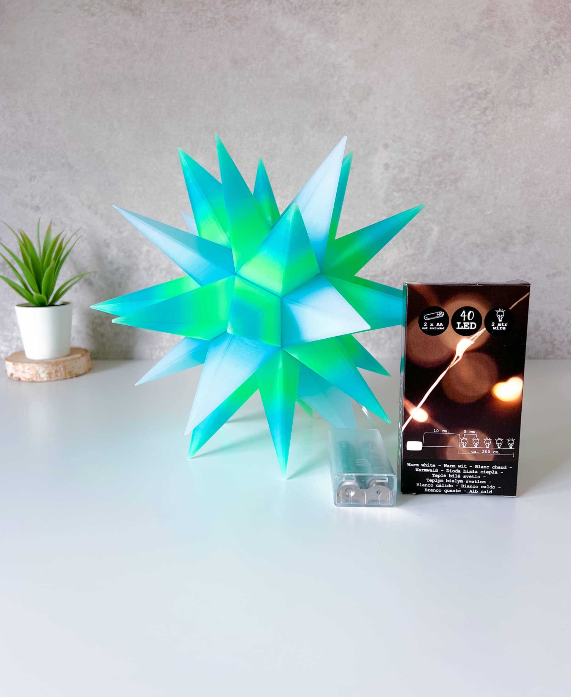 This beautiful star is printed in crystal pla from 3DHOJOR. Ruven bals gave me the advice to print it in 10 walls. (It dont print actually 10 walls) At some point you need focus and patient to assemble it. In total i broke 2 parts. I think its better not to use Polyterra but polylite instead, if you are gonna use Polymaker. Or if you want to use esun, better pla+. The light i bought from action (store in the EU) you can also buy on amazon these kinda lights. I am happy with the result!