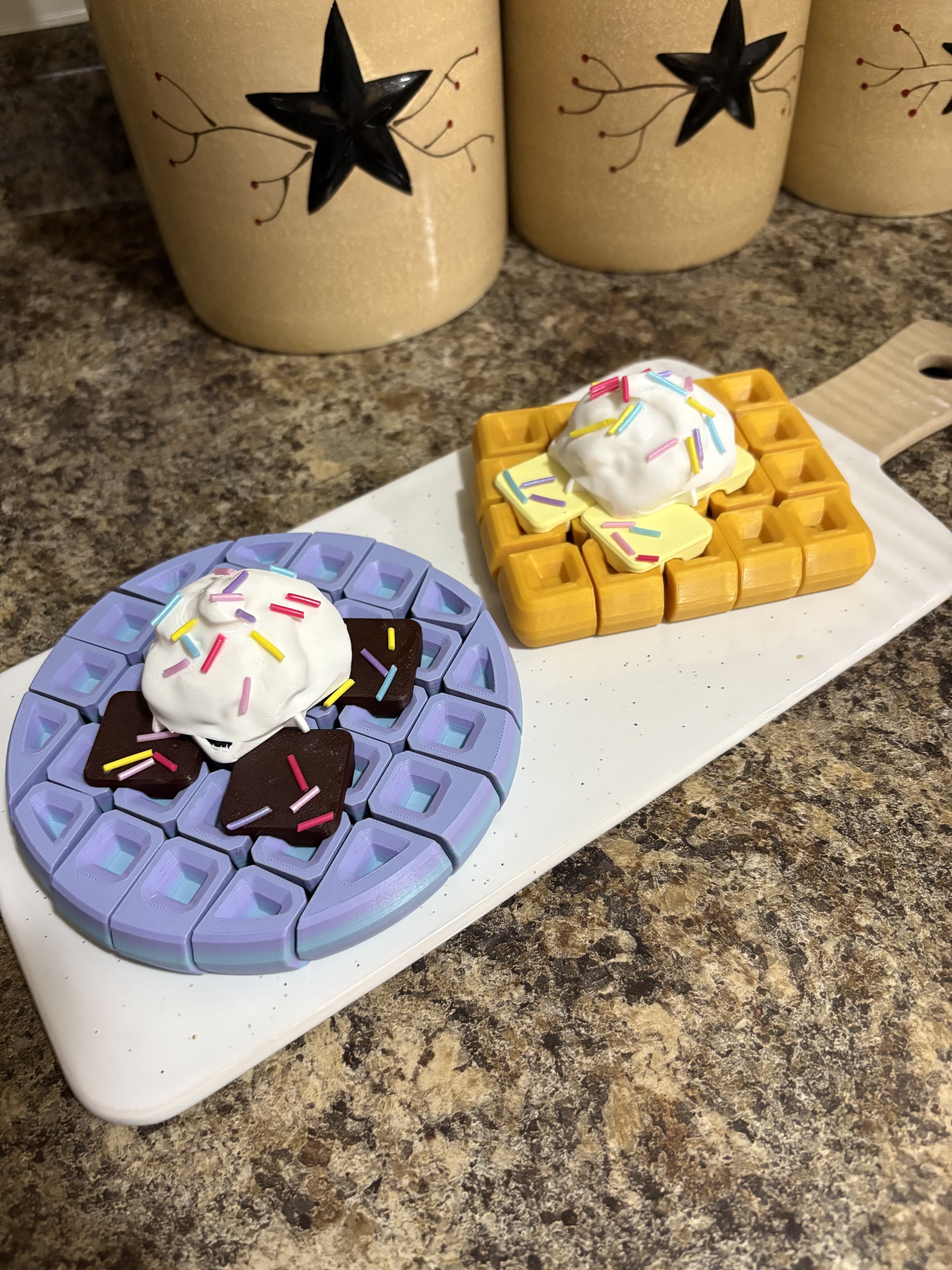 Floppy waffles!!!!! Printed in polymaker winter, eureka gold, white, pastel yellow and justmaket chocolate. Added sprinkles with cut up pieces of filament!!!