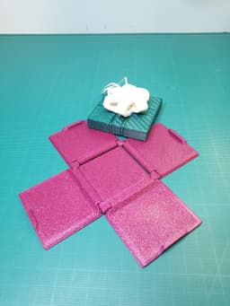 Collapsing Gift Box 3d model
