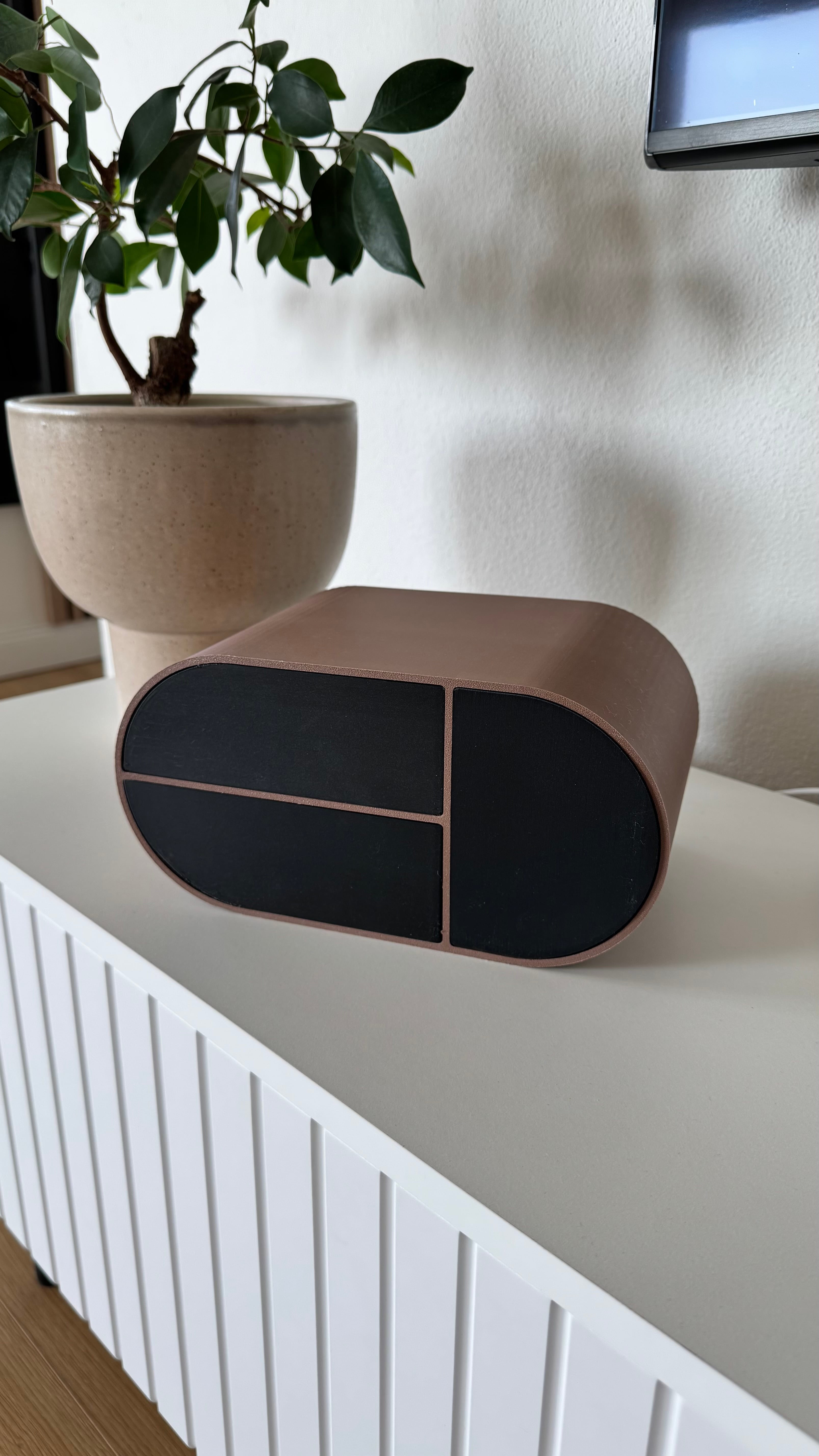 Sleek organizer 3d model