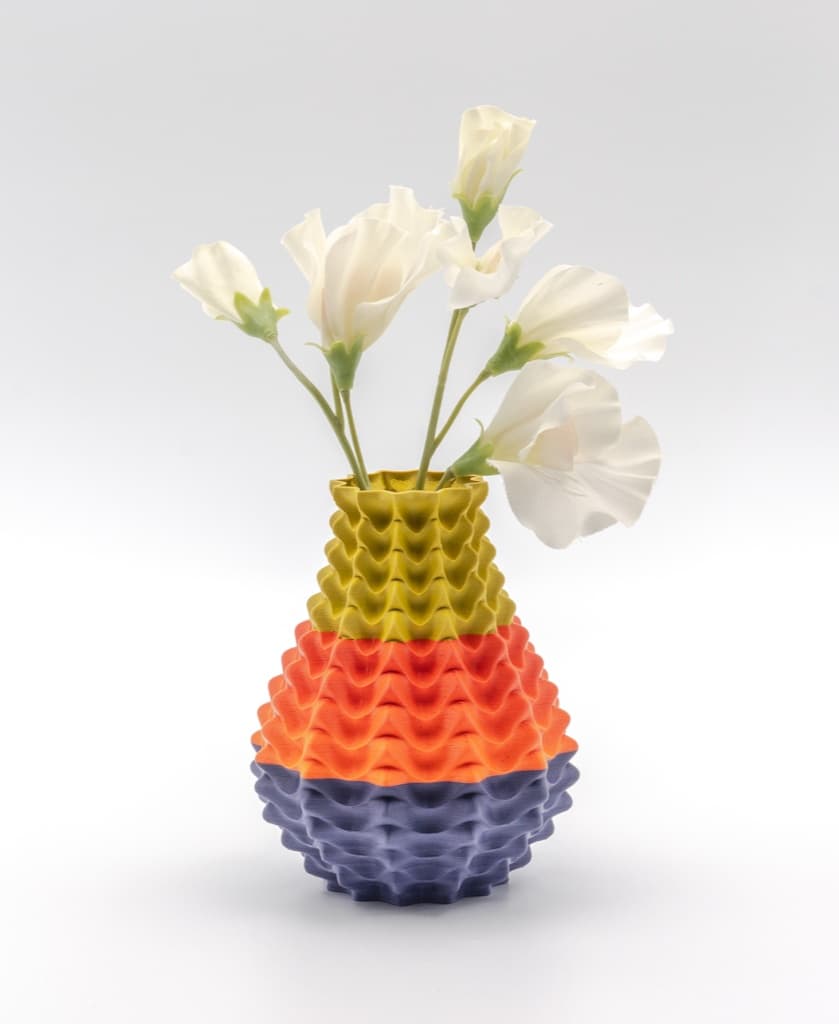 Dragon Vase - Every maker I know struggles with that one question. What to do with filament scraps?
I do too and very once in a while when I get tired of printing filament clips I try something different.
This time I think it worked out pretty nice 😁🙌
Filament: Polymaker Halloween Pack + Army light green
@thangs3dcontest - 3d model