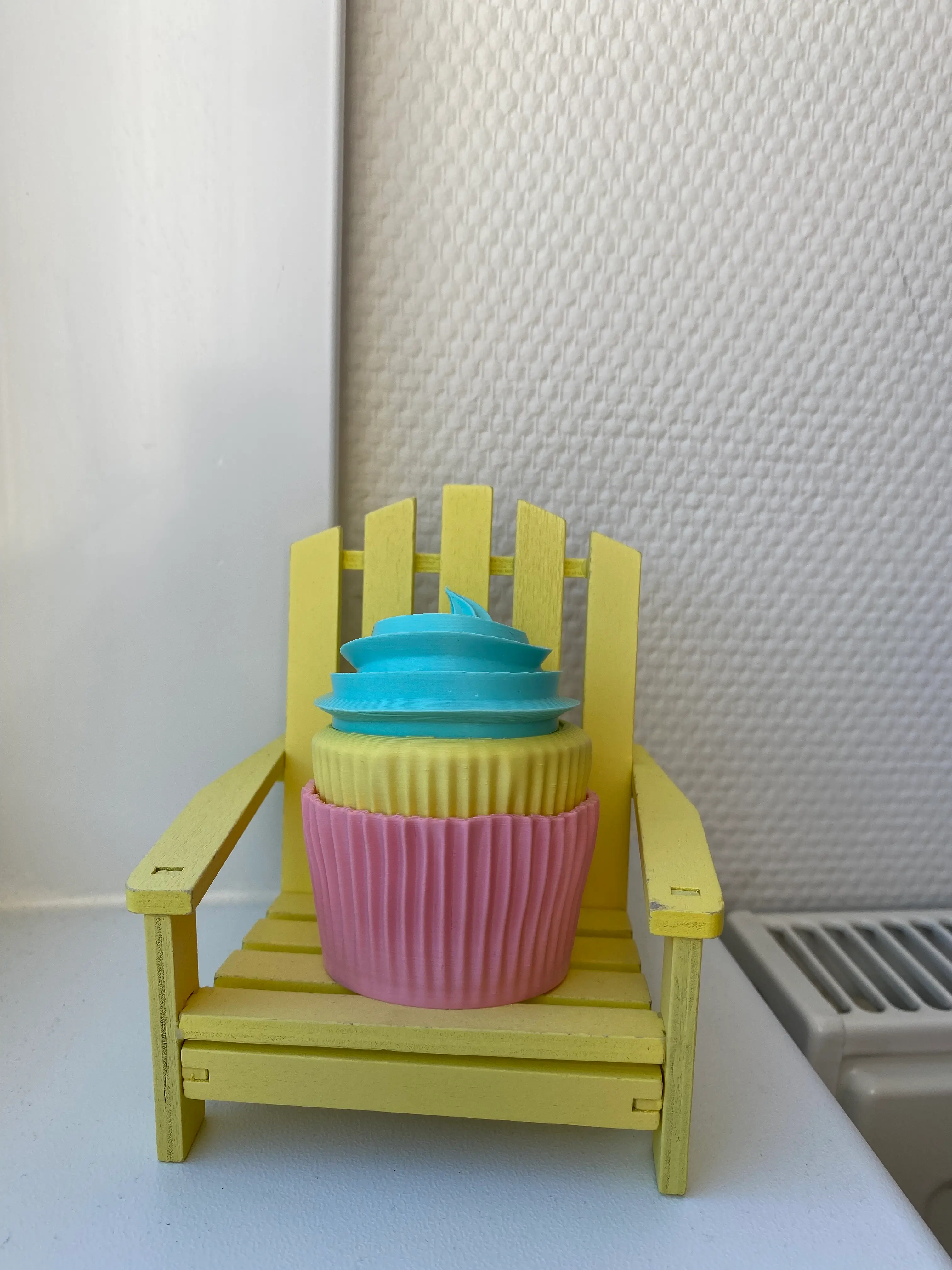 Happy birthday Randomize! 🧁🥳😘
This was my first print with my Prusa mini!
Best colorful delicious cupcake ever!
Printed with the pastelpack
'bubblegum pink'
'banana yellow'
'sweet mint'
Printed with 0.15 quality.
Enjoy your cupcake🧁