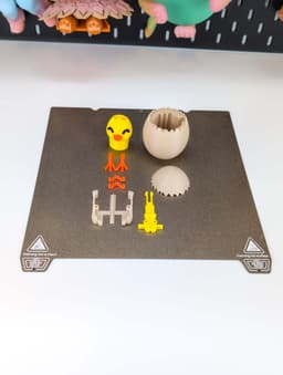 Clicky And Jumpy Egg: Easter Fidget Toy 3d model