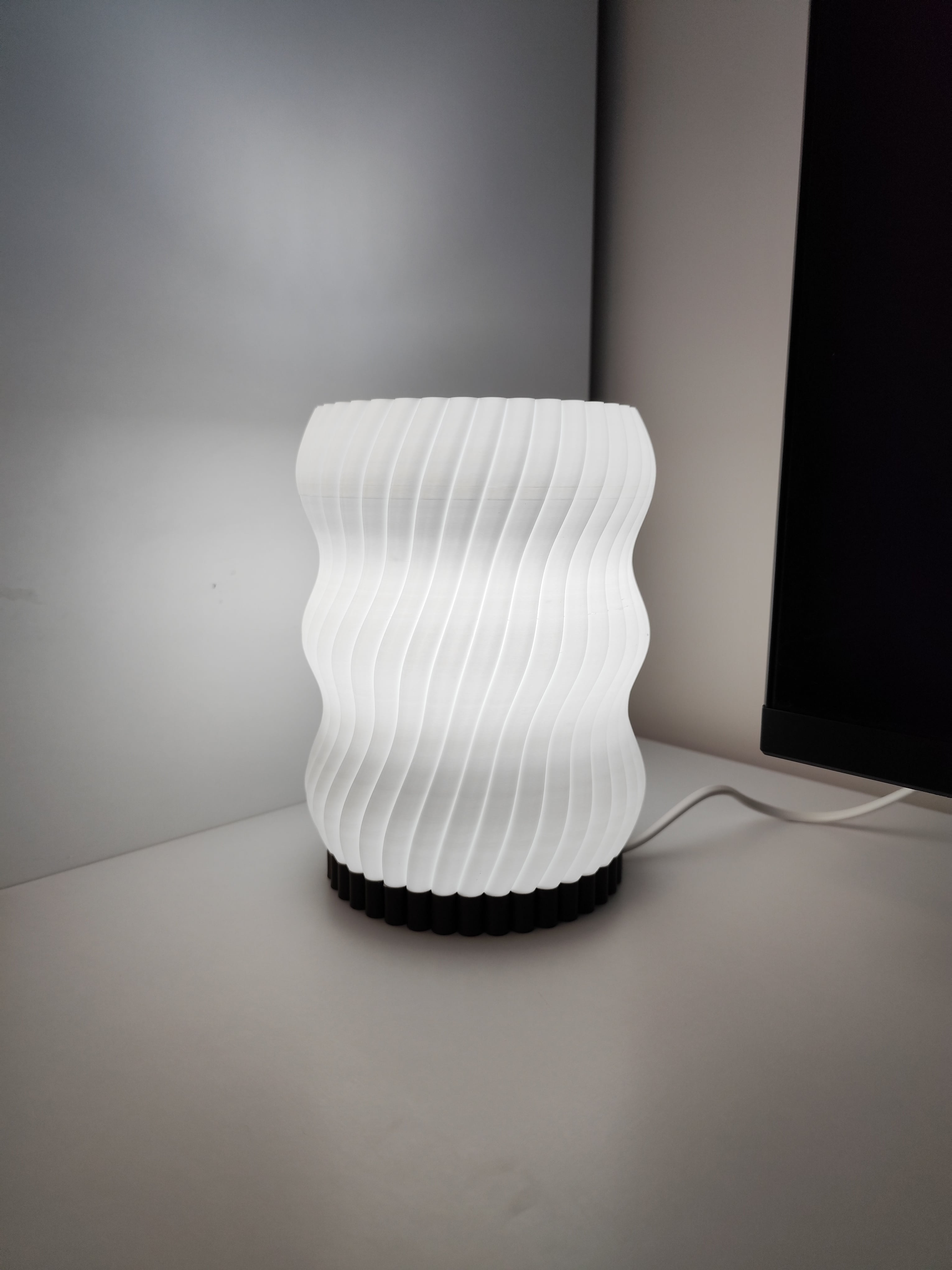 Modern Wavy Table Lamp 3d model