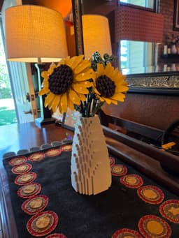 Love this vase for my lego sunflowers 😍 3d model