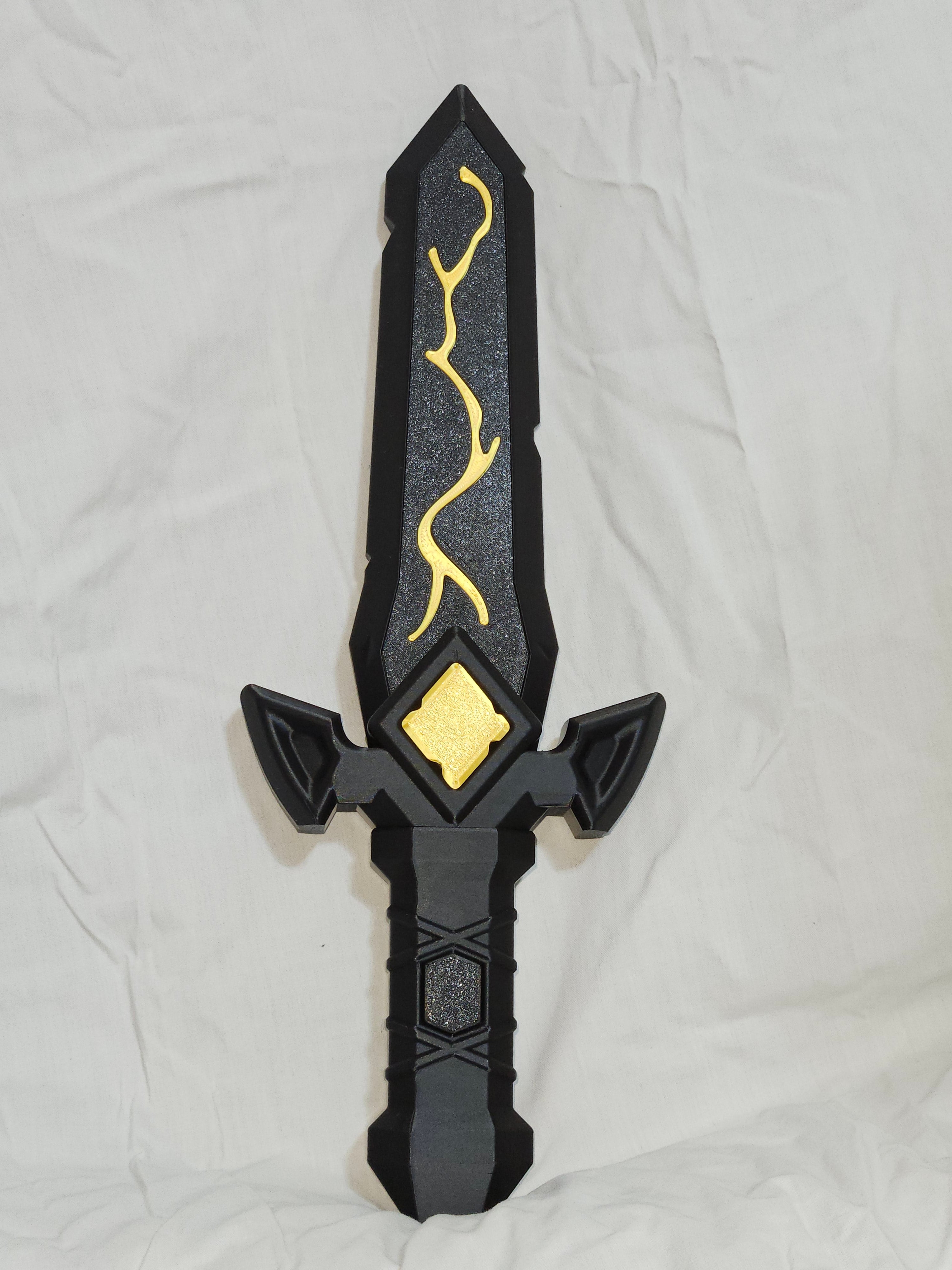 This dagger bites with elvish fire, leaving nothing but cinders and ash...