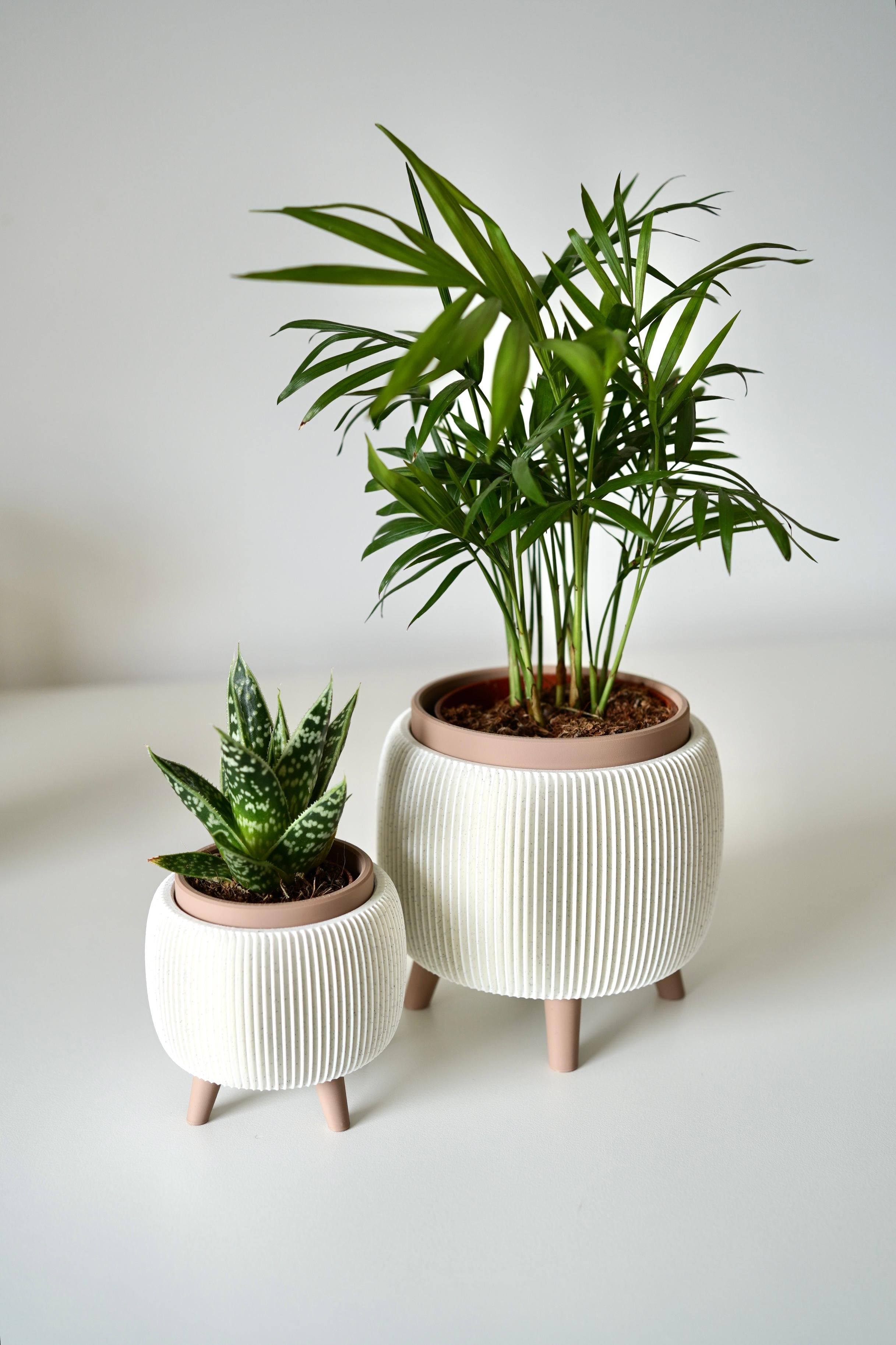 THALOR planter with legs 3d model