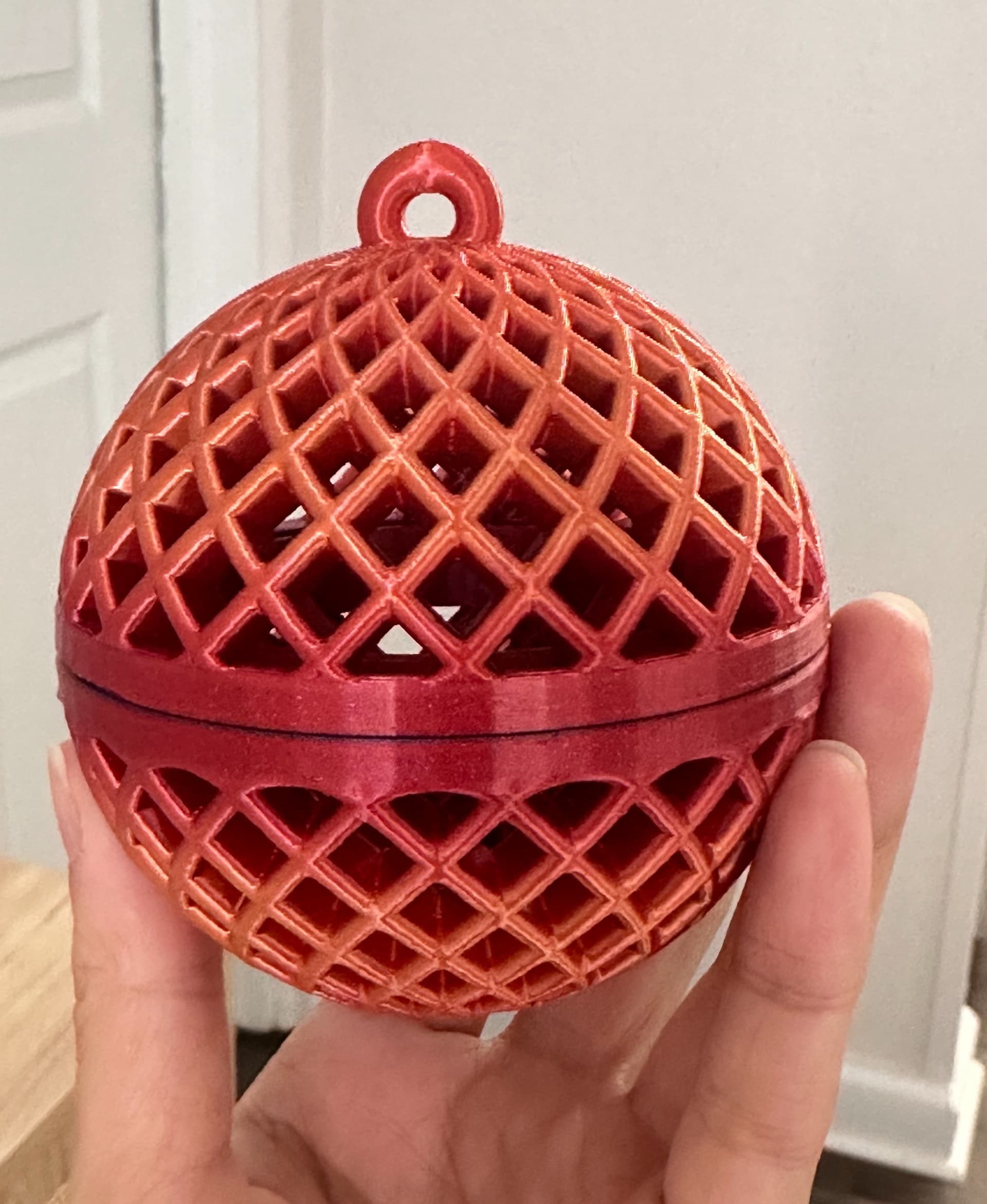 13 hour print! it closes nicely on itself, I used up some blue filament that was ending at the beginning, which is why there's such a harsh line at the seam