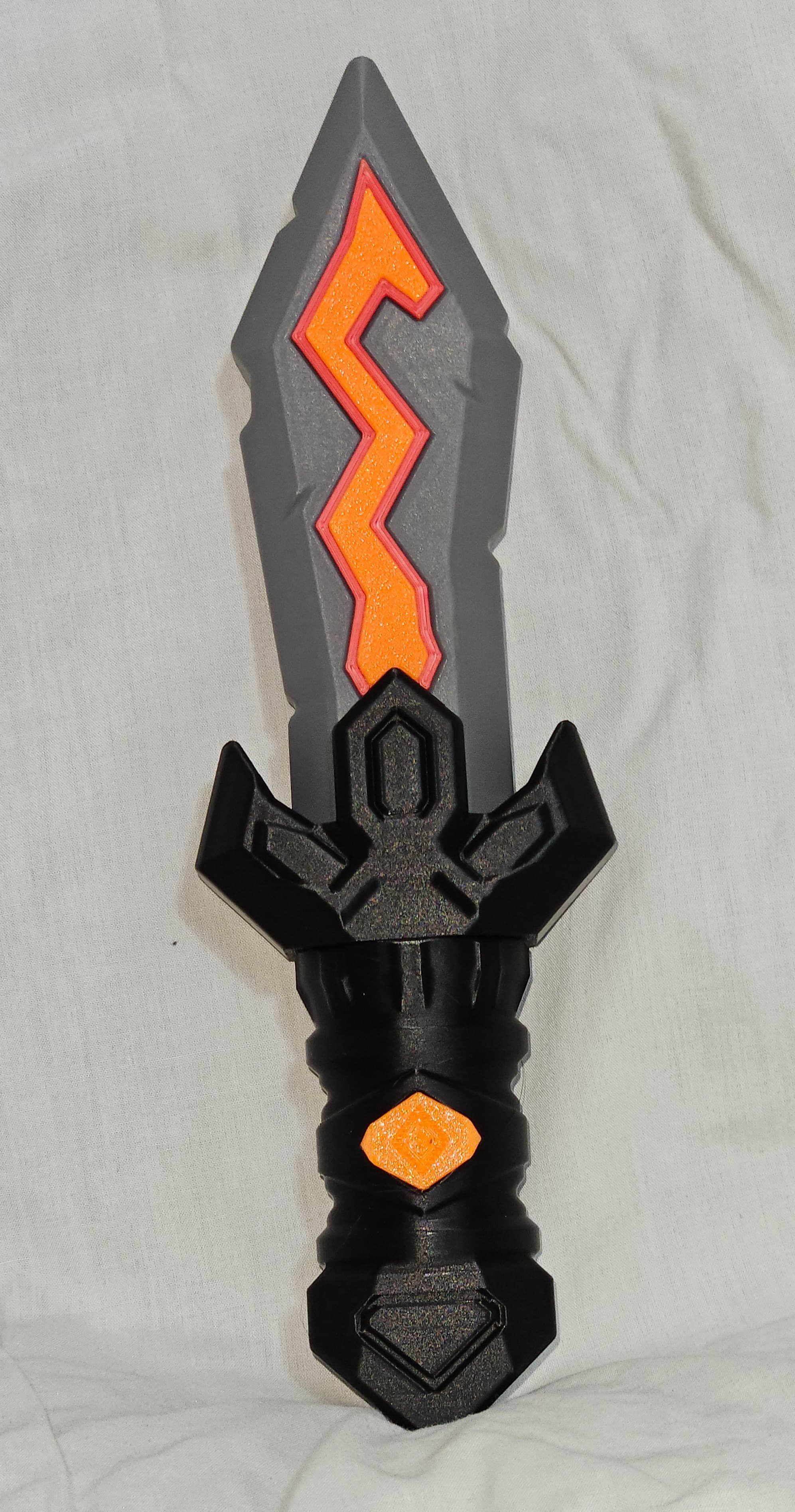 Ever ever burning dagger, this fang of fire will shred and decimate when up close and personal, forever scorching you into the history books as the ultimate assasin!