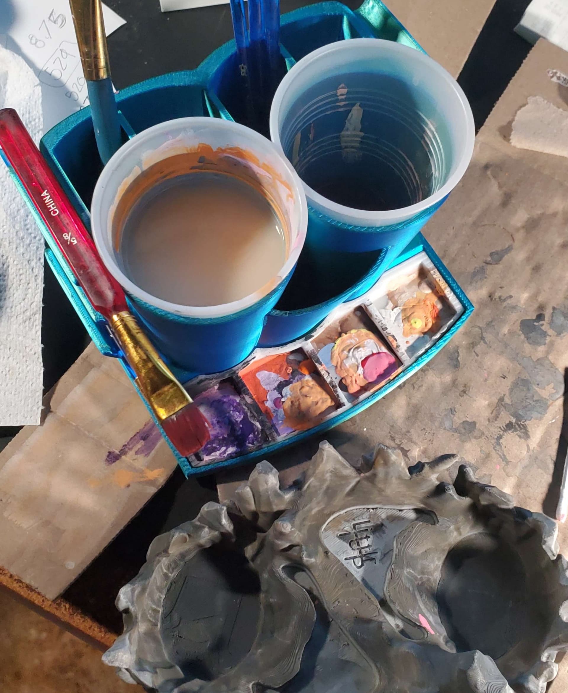 Paint station works with 2 disposable 9oz. water cup for eazy cleaning - Oh snap, look what I'm painting.
I printed this for my wife who is the real artist, and finally used it myself, first time ever painting miniatures, I printed Little Tup's Dice Tower to gift a good friend as we start a new Pathfinder campaign. Thanks again Colin your stuff RULES! - 3d model