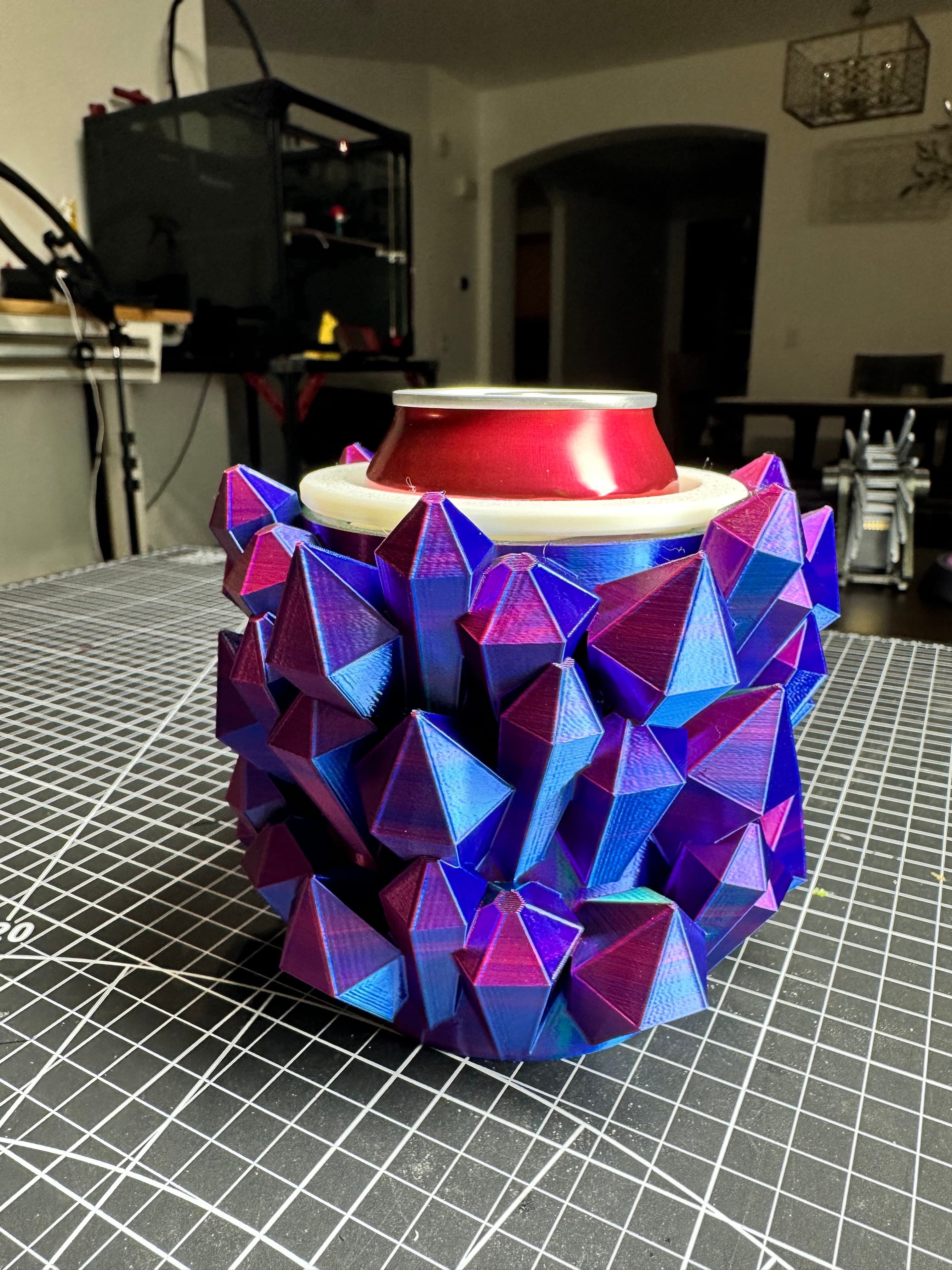 Crystal Can Cup - Twist Fidget Can Cup 3d model