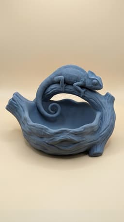 Chameleon Log Catchall - Sculptural Nature Decor 3d model