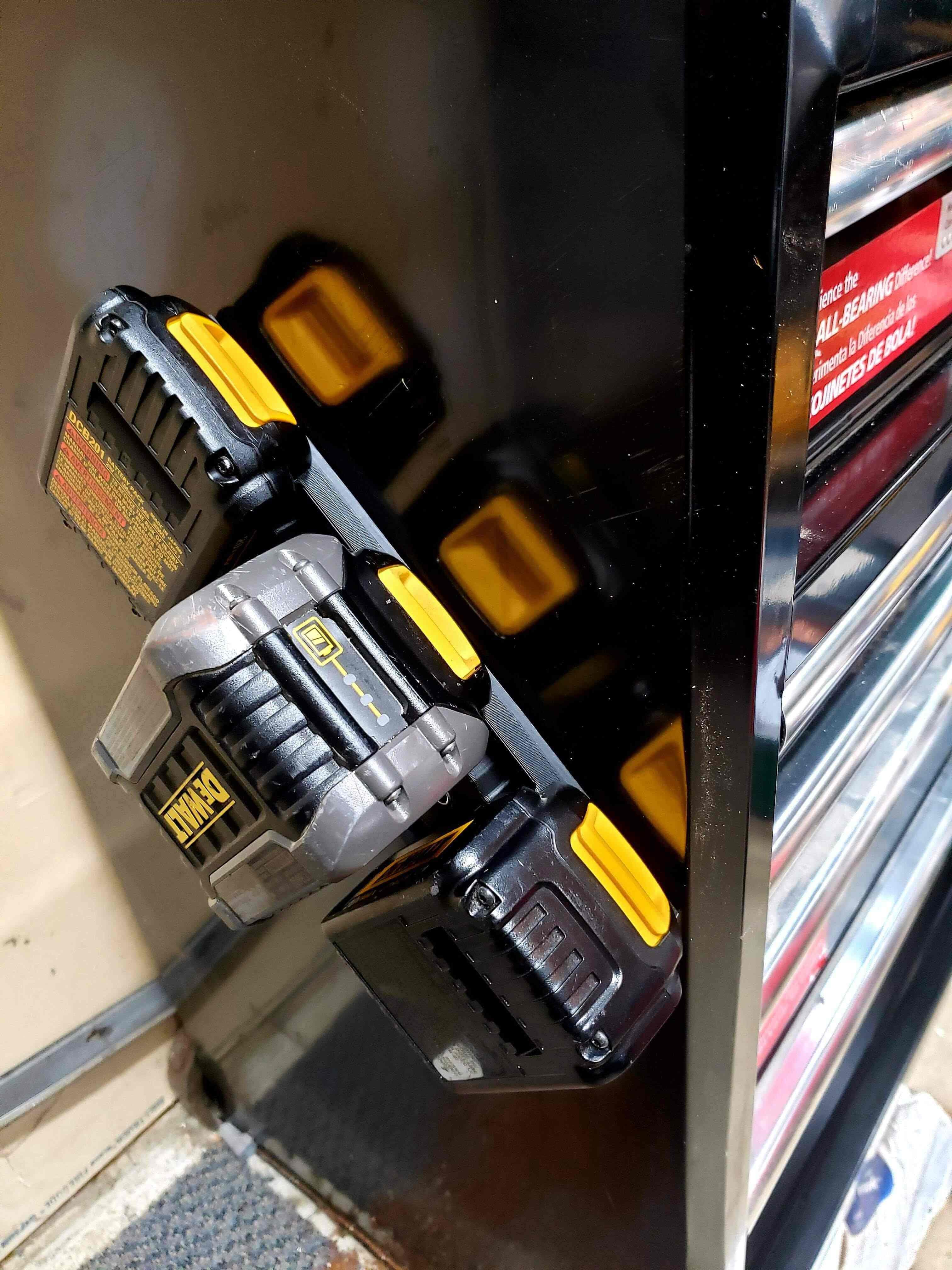 Magnetic DeWalt 20v battery mount 3d model
