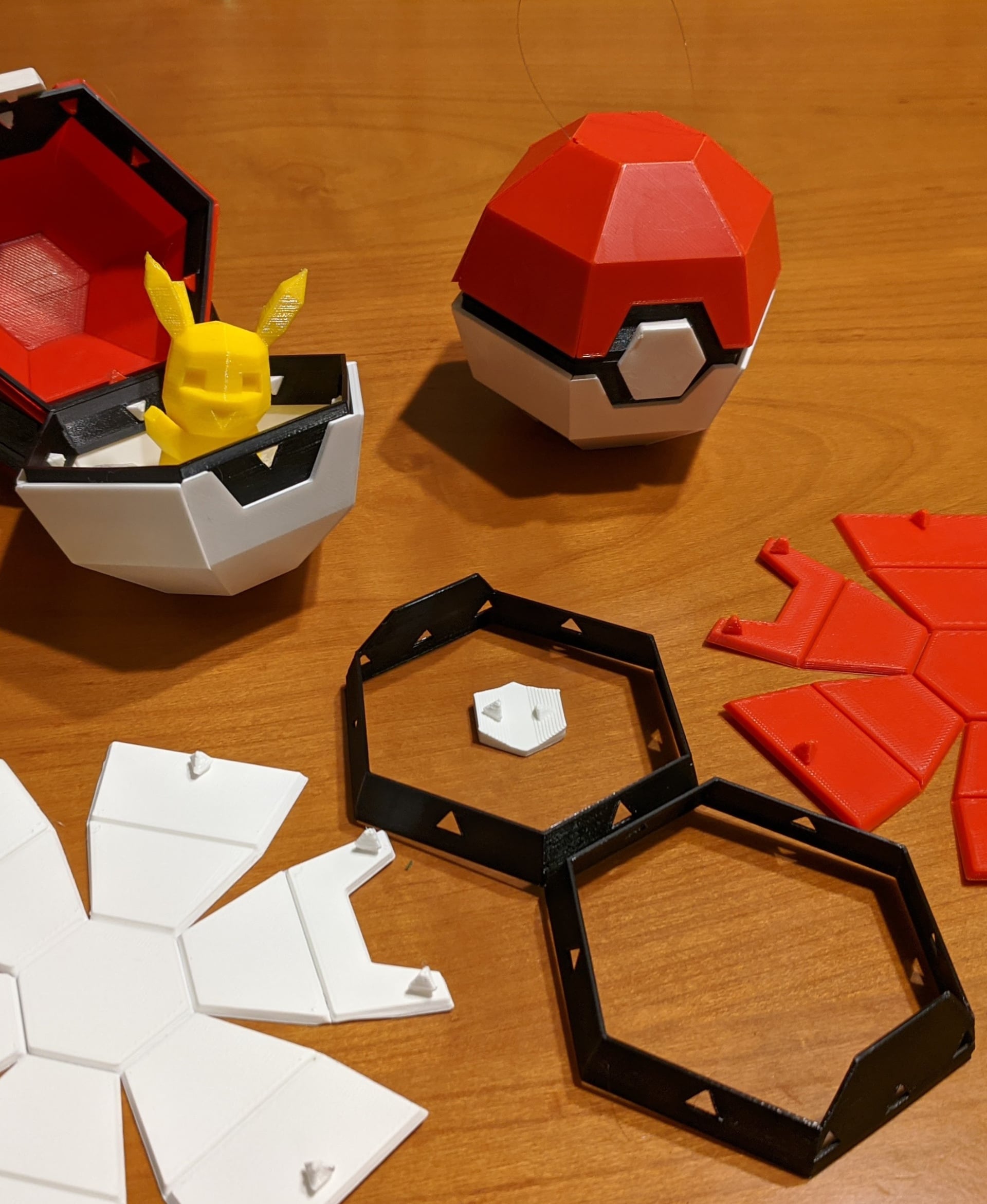 Foldable Pokeball Low Poly Box Decoration 3d model