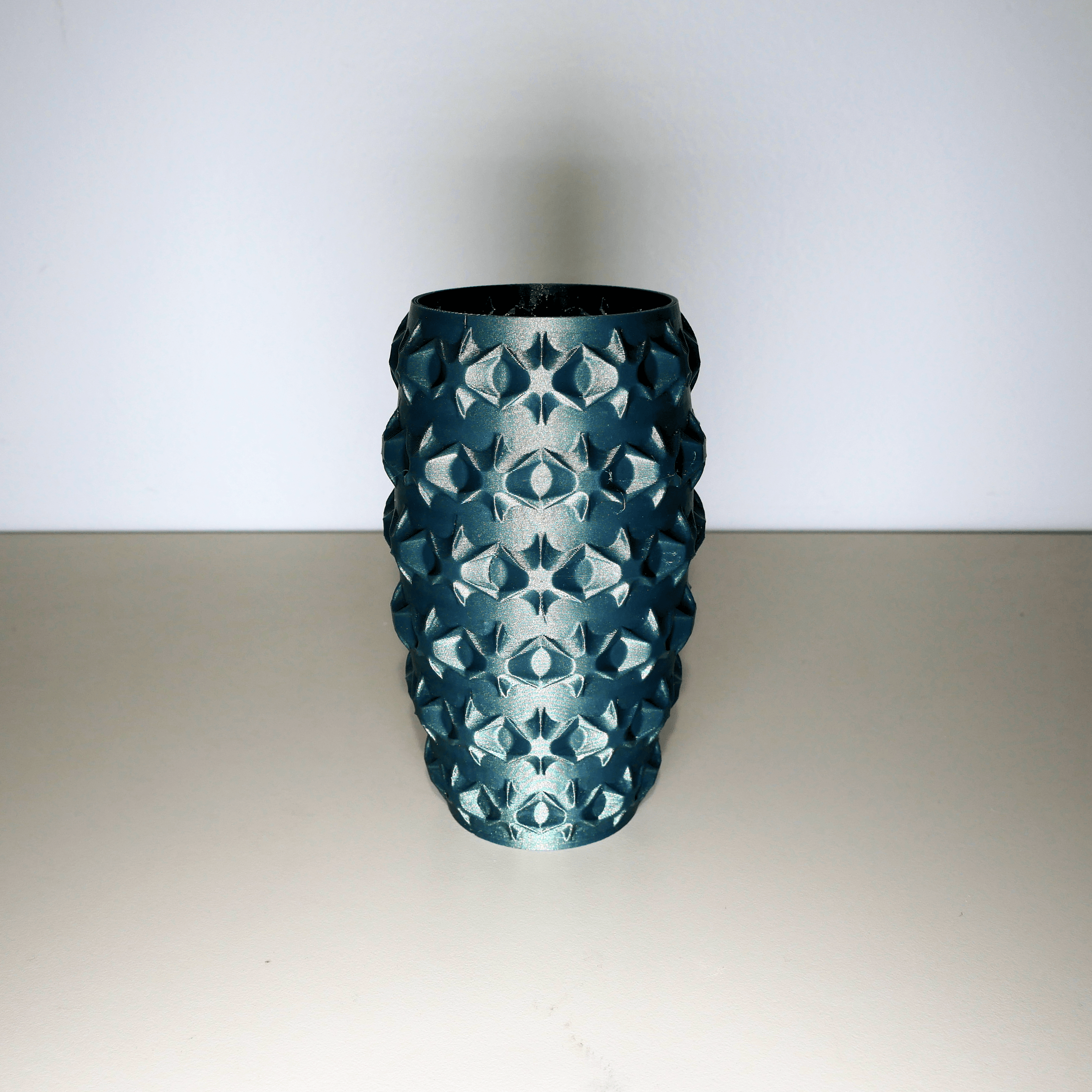 Outward Star Vase 3d model