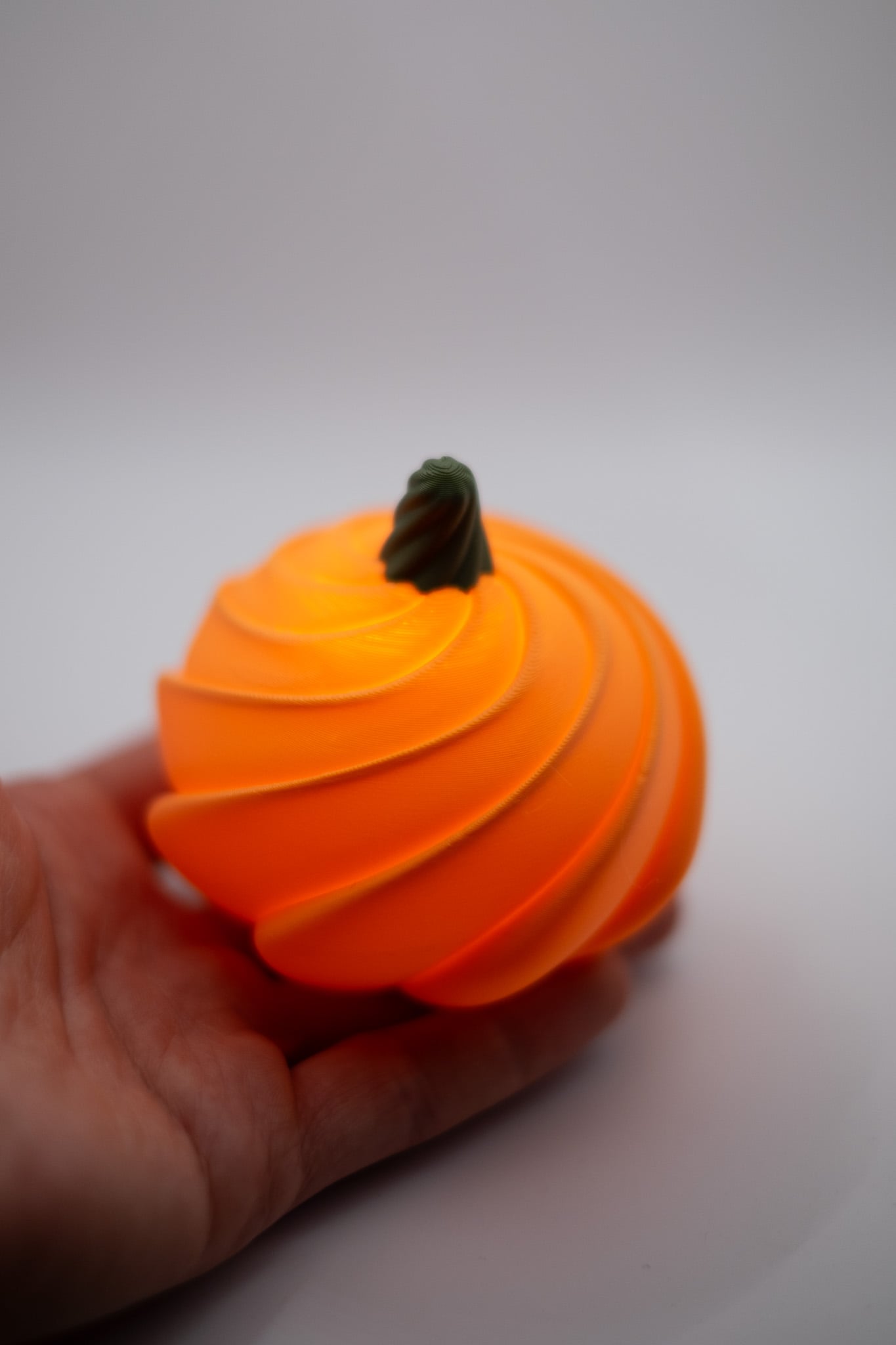 Twisted Pumpkin Tealight 3d model