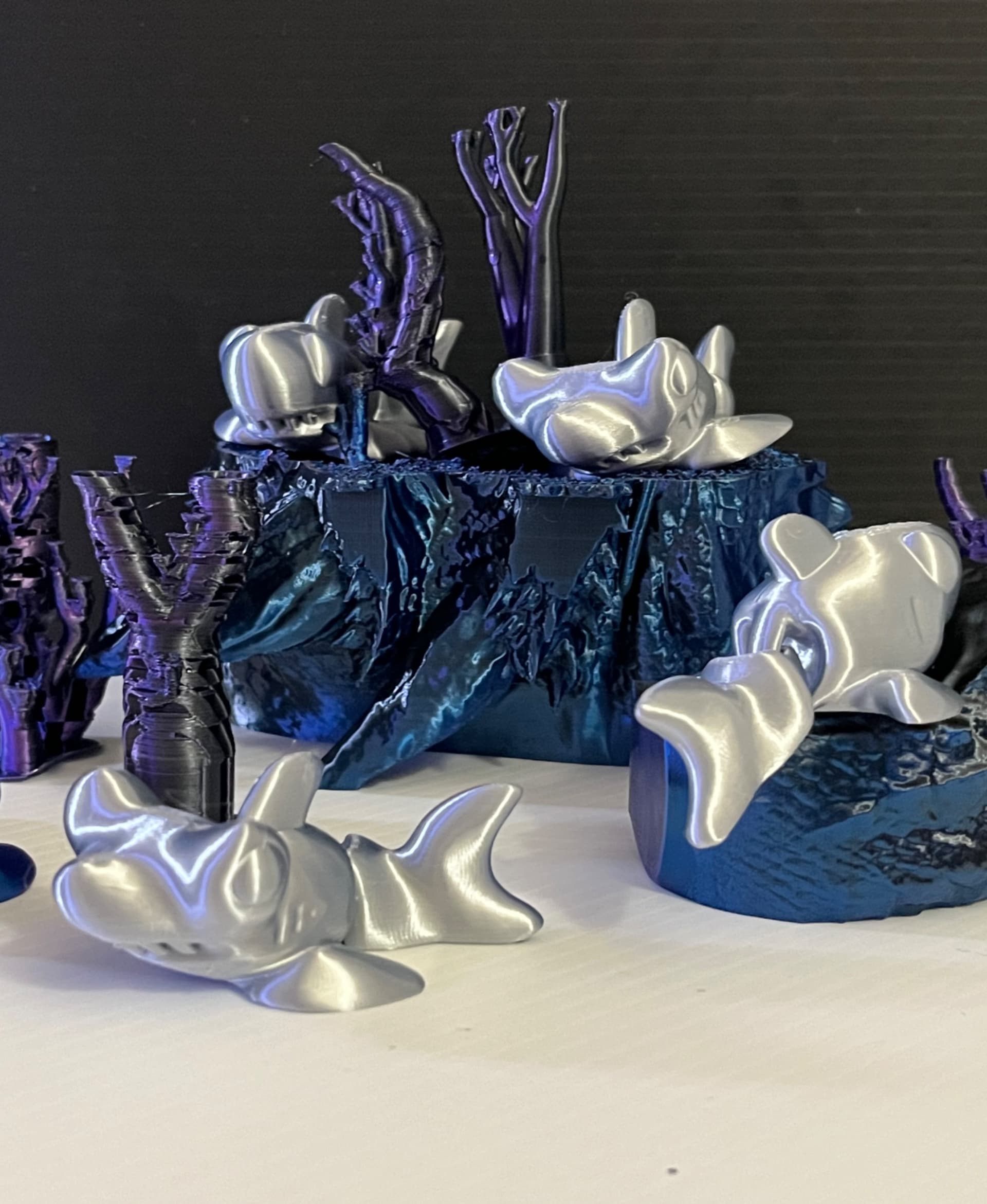 Hammerhead printed in silk filament. The rocks, plants etc are from a failed print…Supports etc.
These little sharks also make good chopstick holder lol.