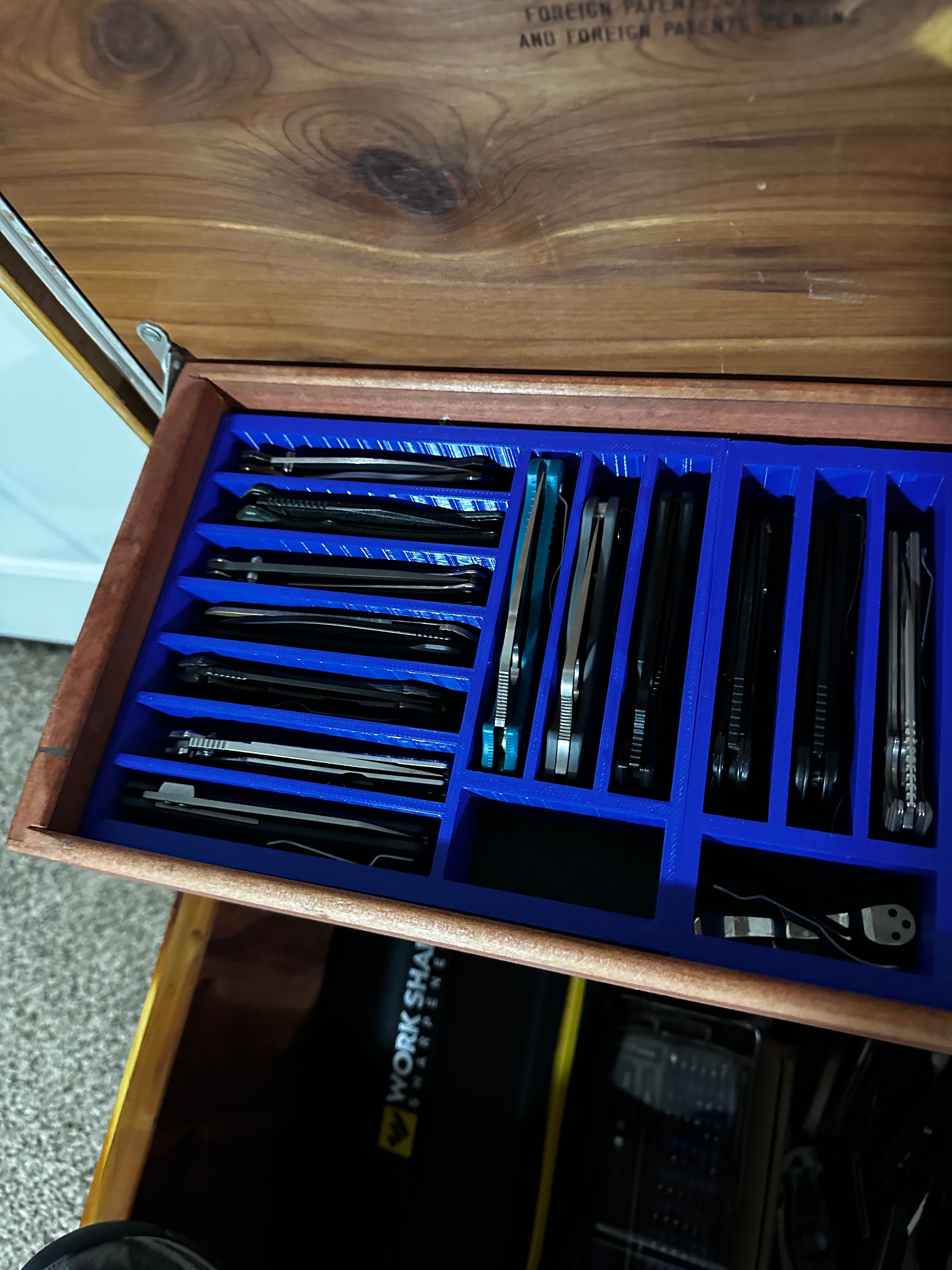Pocket Knife Organizer 3d model