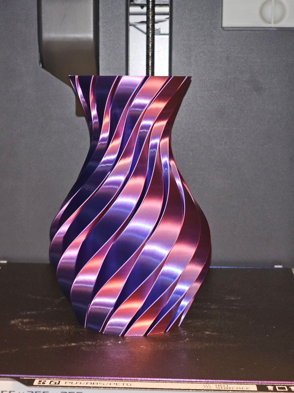 Twisting Pillars Vase 3d model